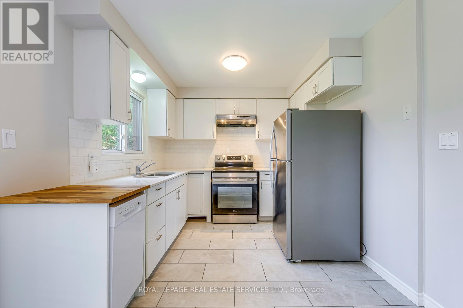 












679 CUMBERLAND AVENUE

,
Burlington,




Ontario
L7N2X6

