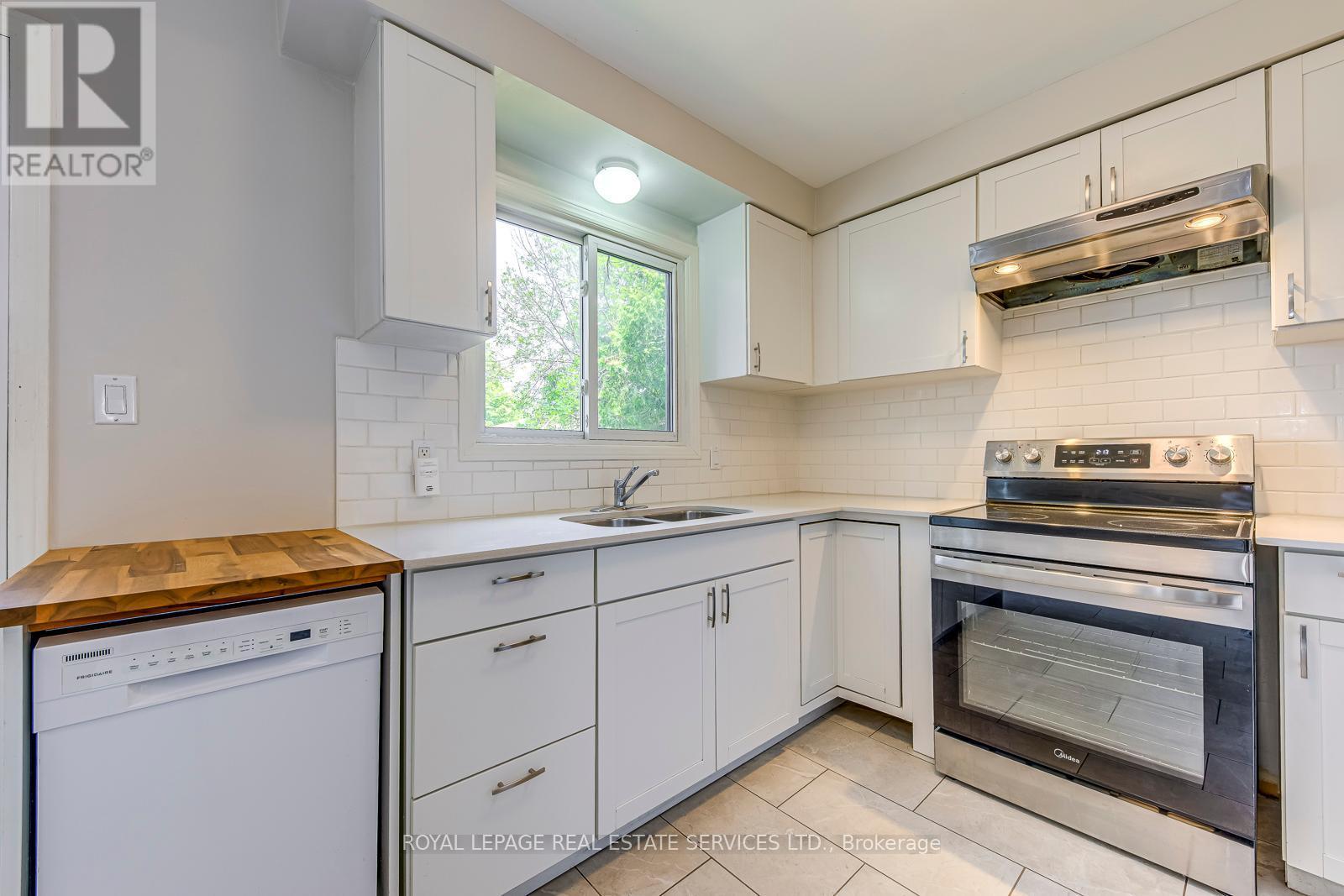 












679 CUMBERLAND AVENUE

,
Burlington,




Ontario
L7N2X6

