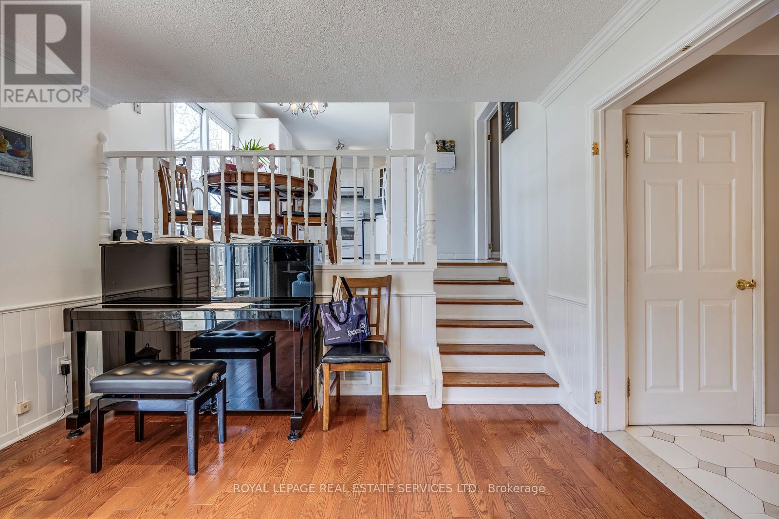 












317 ULRIC CRESCENT

,
Oakville,




Ontario
L6K3R3

