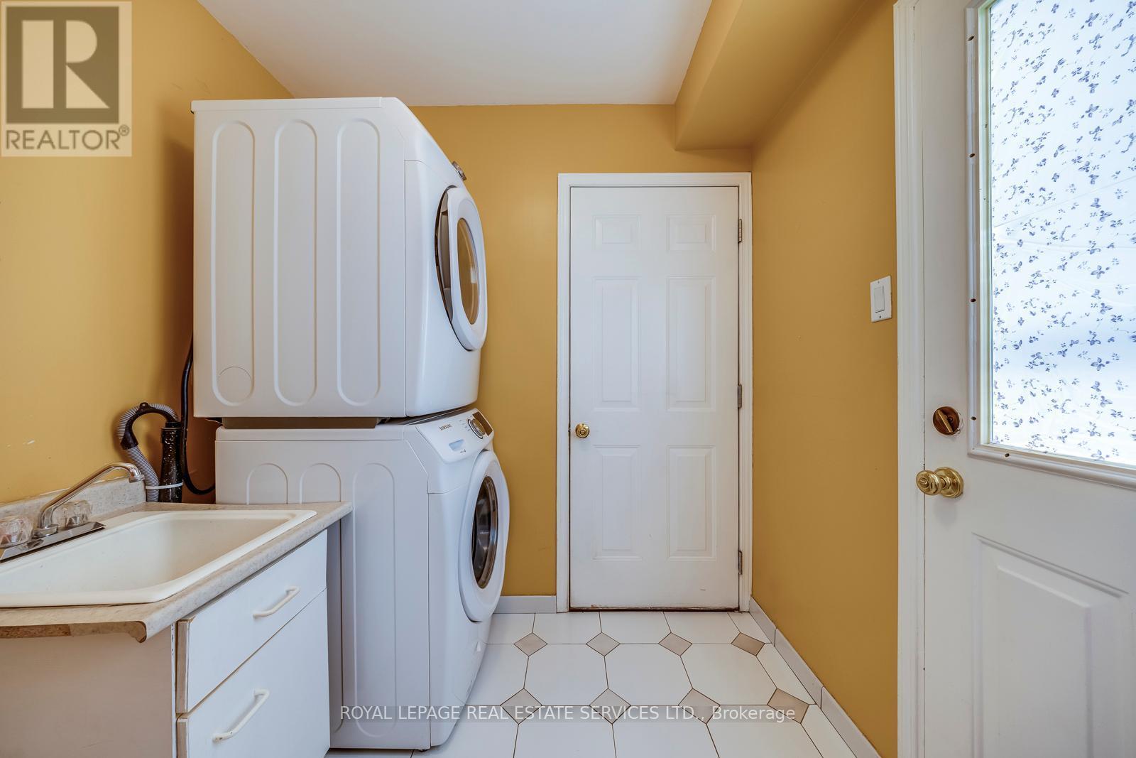 












317 ULRIC CRESCENT

,
Oakville,




Ontario
L6K3R3


