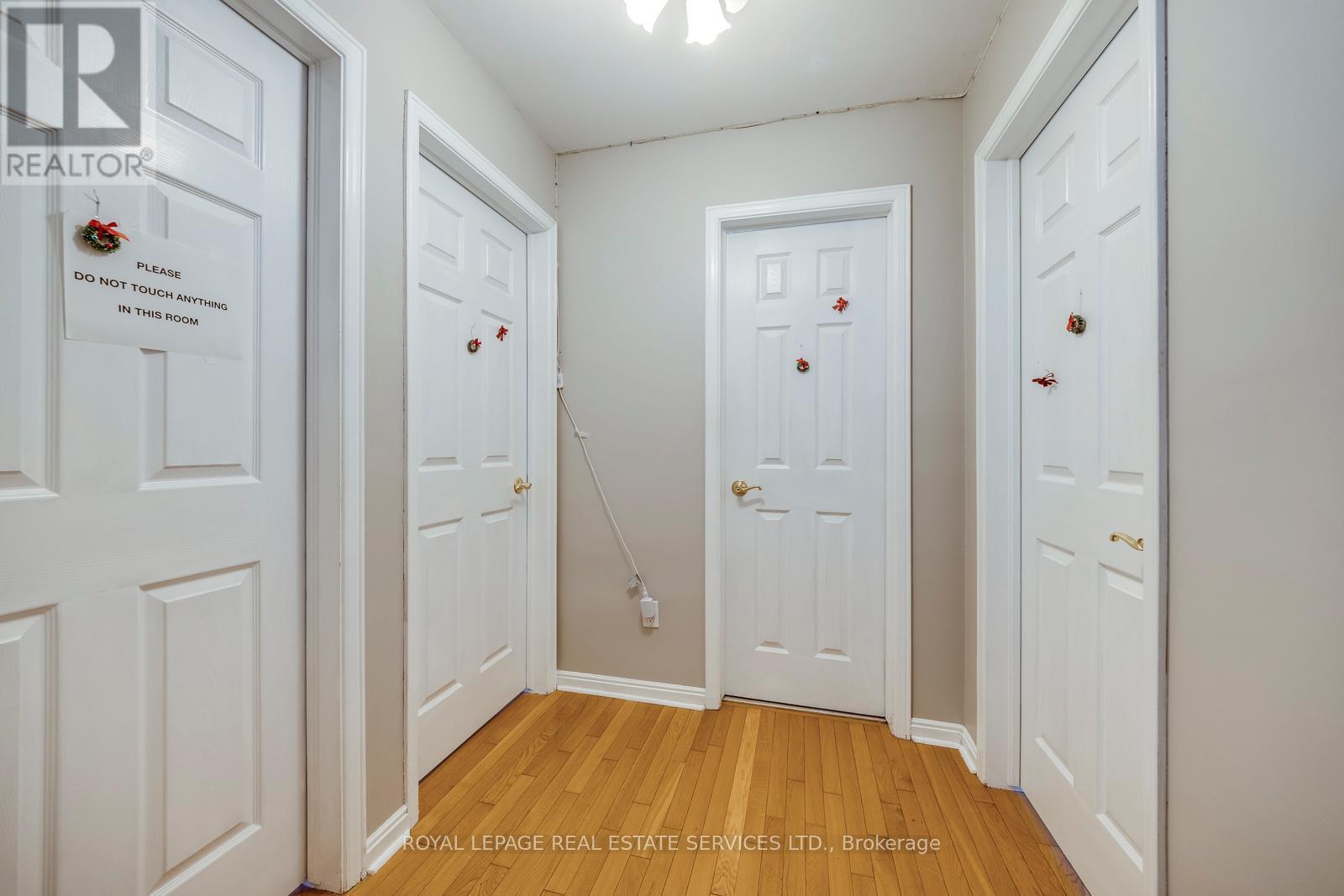 












317 ULRIC CRESCENT

,
Oakville,




Ontario
L6K3R3

