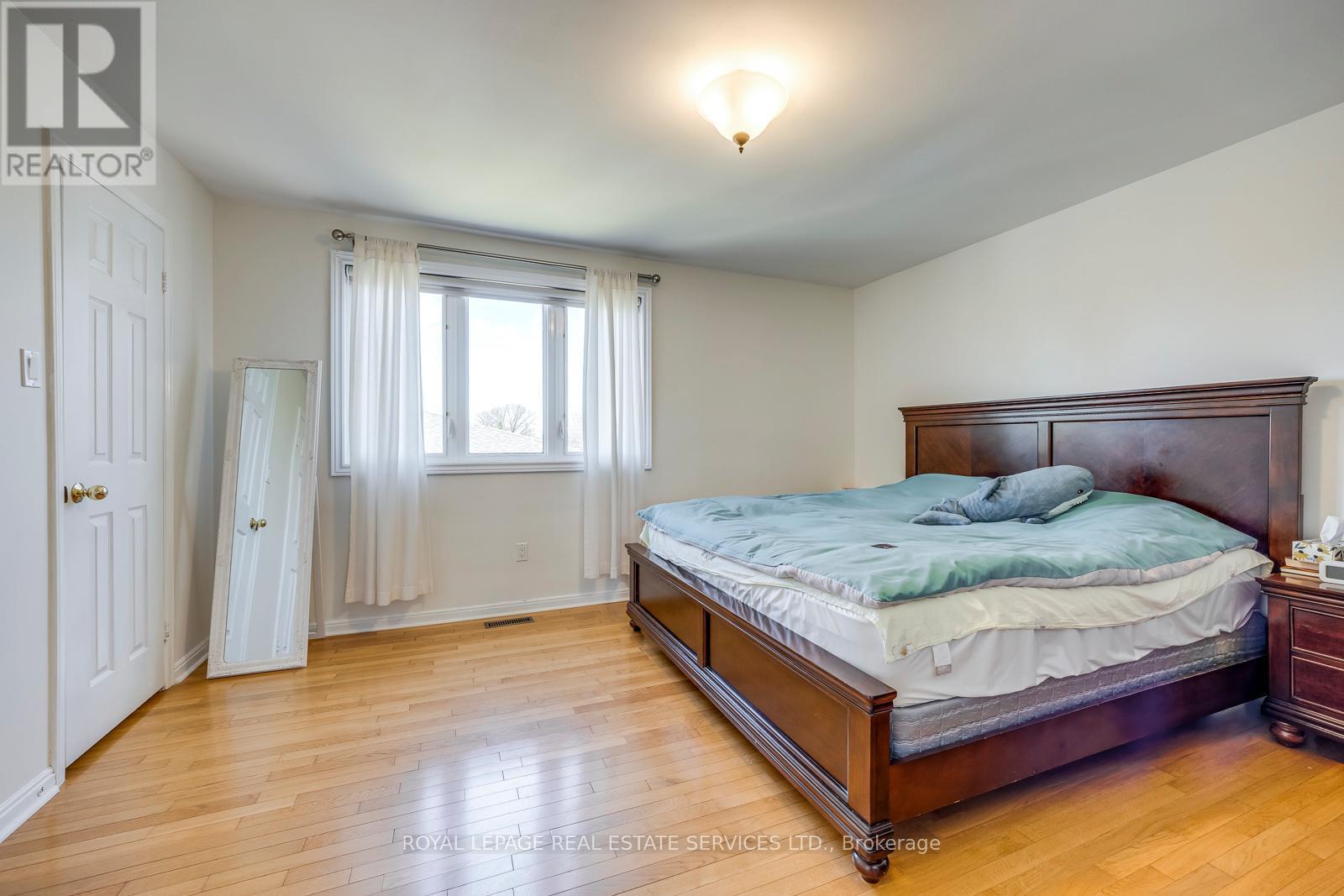 












317 ULRIC CRESCENT

,
Oakville,




Ontario
L6K3R3

