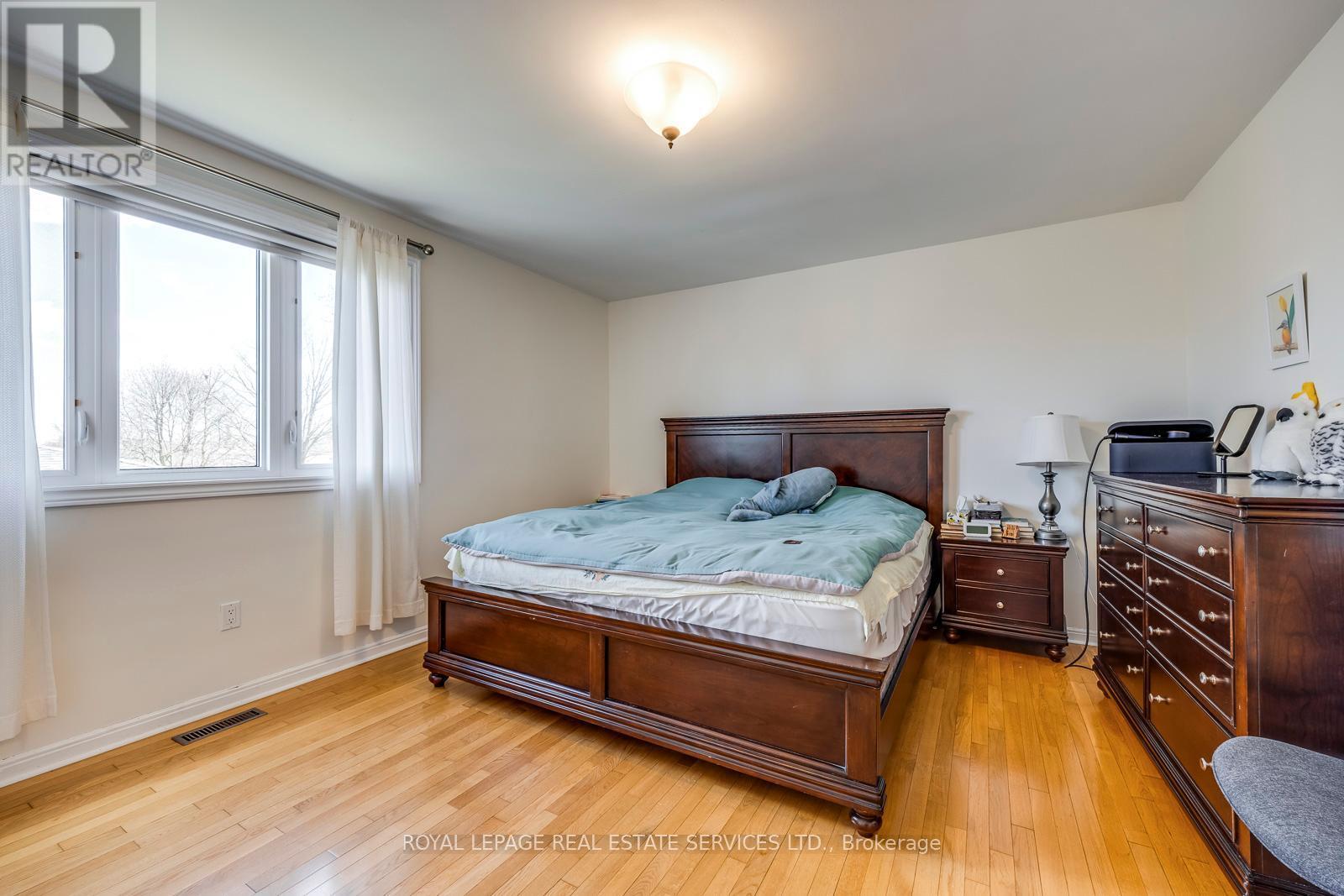 












317 ULRIC CRESCENT

,
Oakville,




Ontario
L6K3R3

