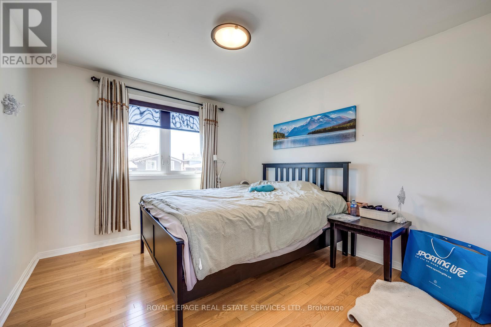 












317 ULRIC CRESCENT

,
Oakville,




Ontario
L6K3R3

