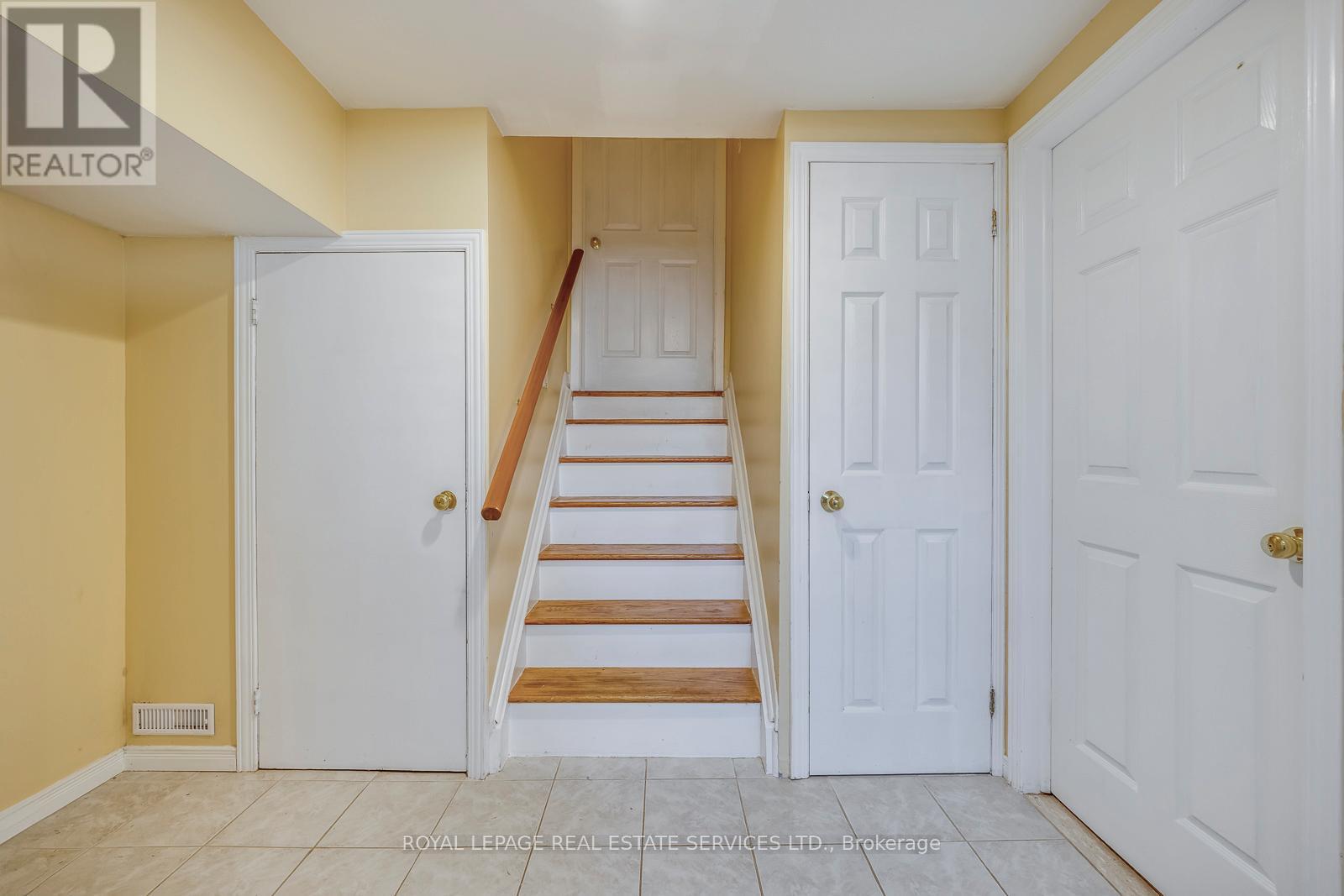 












317 ULRIC CRESCENT

,
Oakville,




Ontario
L6K3R3

