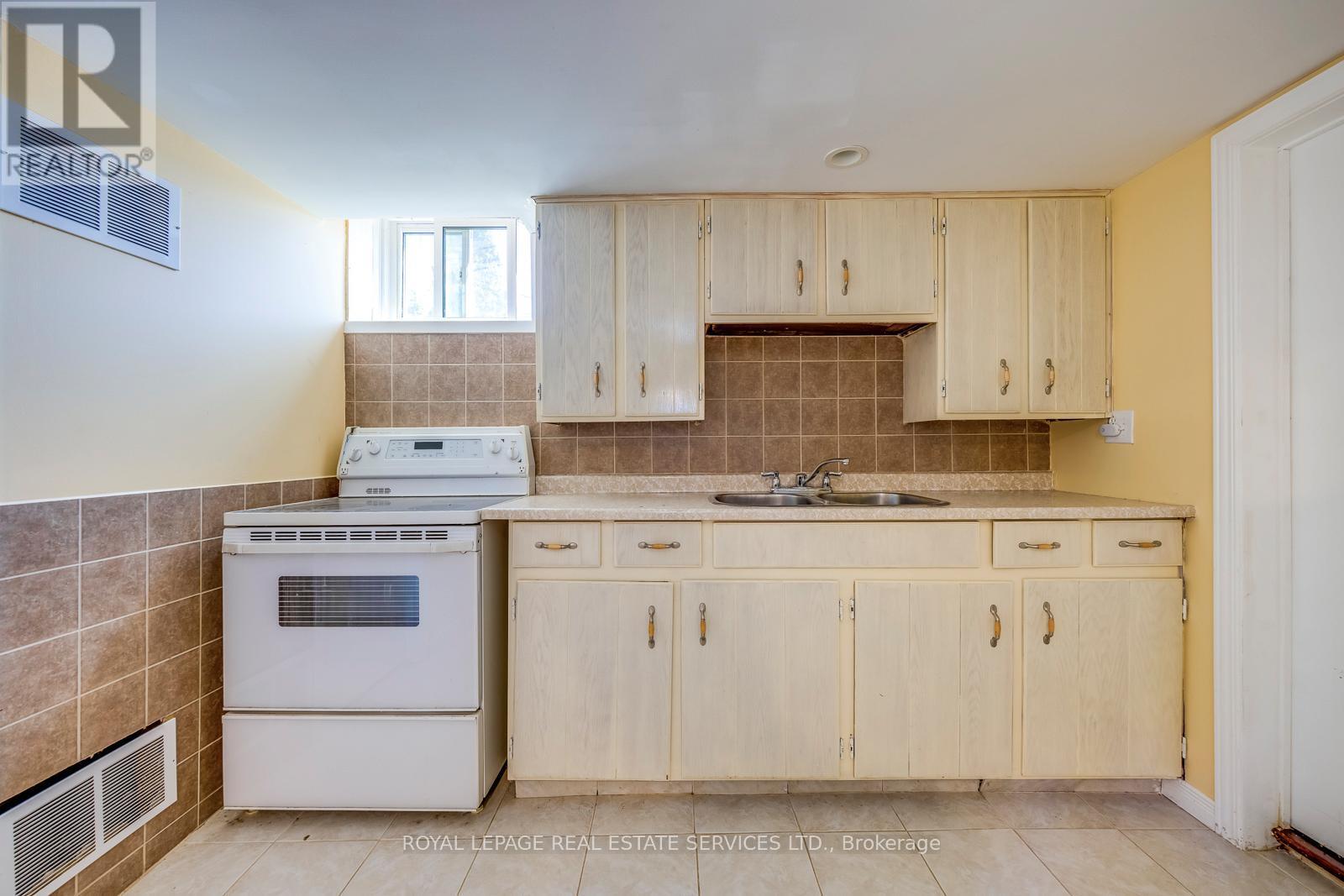 












317 ULRIC CRESCENT

,
Oakville,




Ontario
L6K3R3

