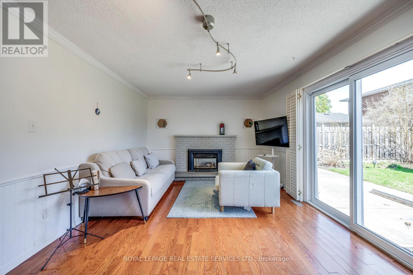 












317 ULRIC CRESCENT

,
Oakville,




Ontario
L6K3R3

