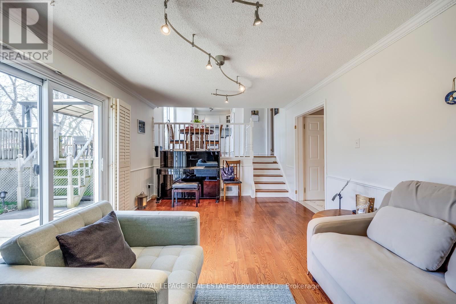 












317 ULRIC CRESCENT

,
Oakville,




Ontario
L6K3R3

