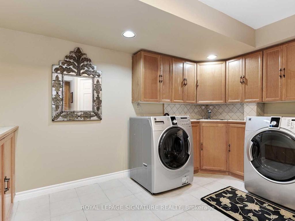 









4285


Credit Pointe

Drive,
Mississauga,




ON
L5M 3J8

