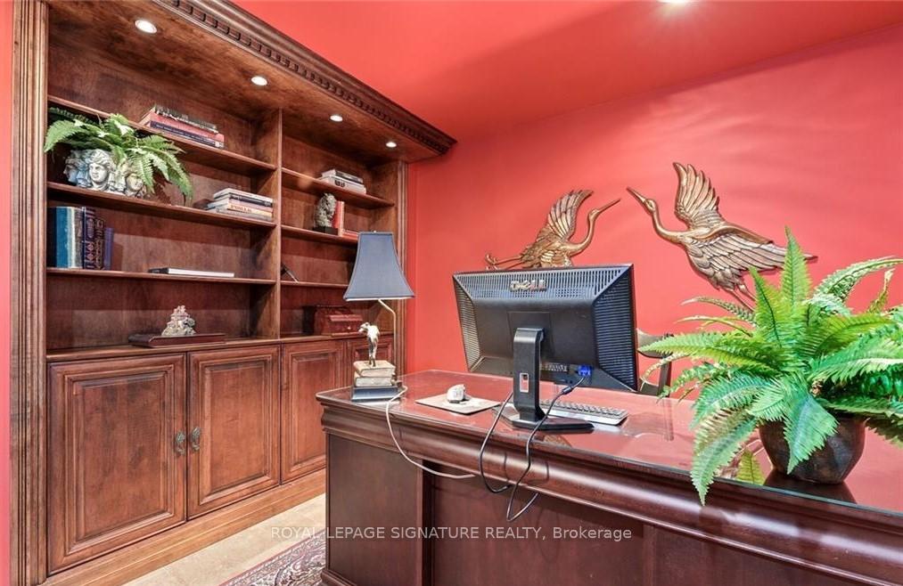 









4285


Credit Pointe

Drive,
Mississauga,




ON
L5M 3J8

