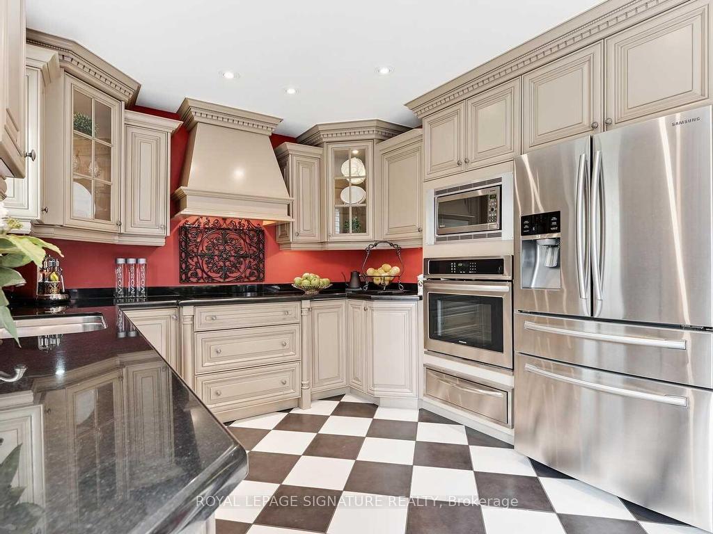 









4285


Credit Pointe

Drive,
Mississauga,




ON
L5M 3J8

