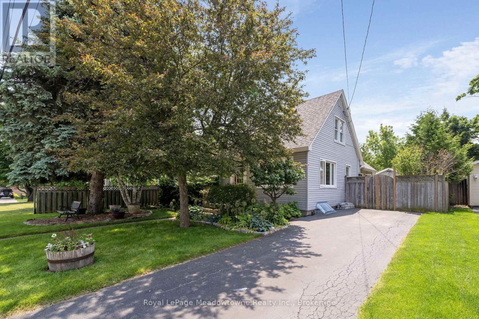 












24 DELREX BOULEVARD

,
Halton Hills (Georgetown),




Ontario
L7G3X7

