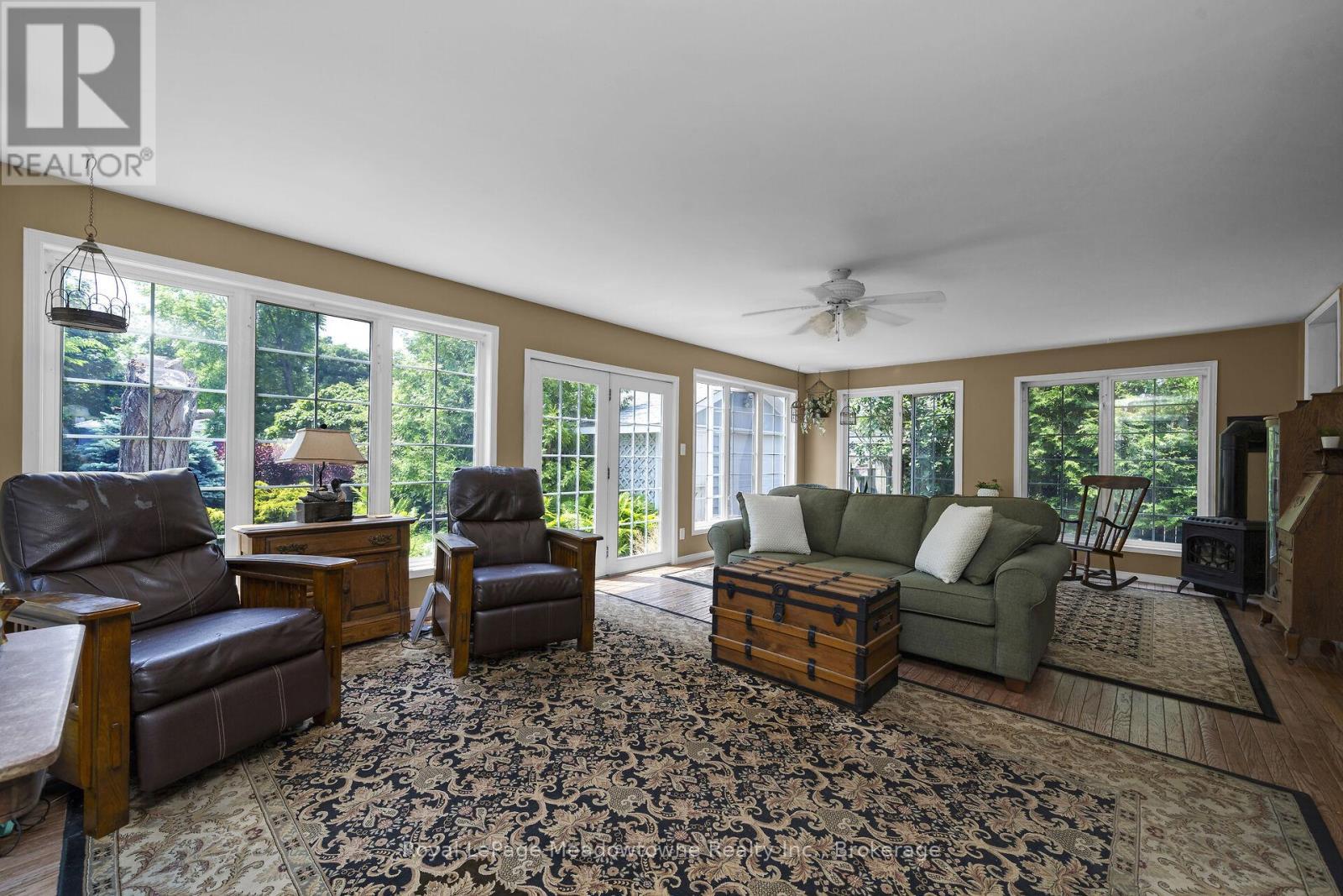 












24 DELREX BOULEVARD

,
Halton Hills (Georgetown),




Ontario
L7G3X7

