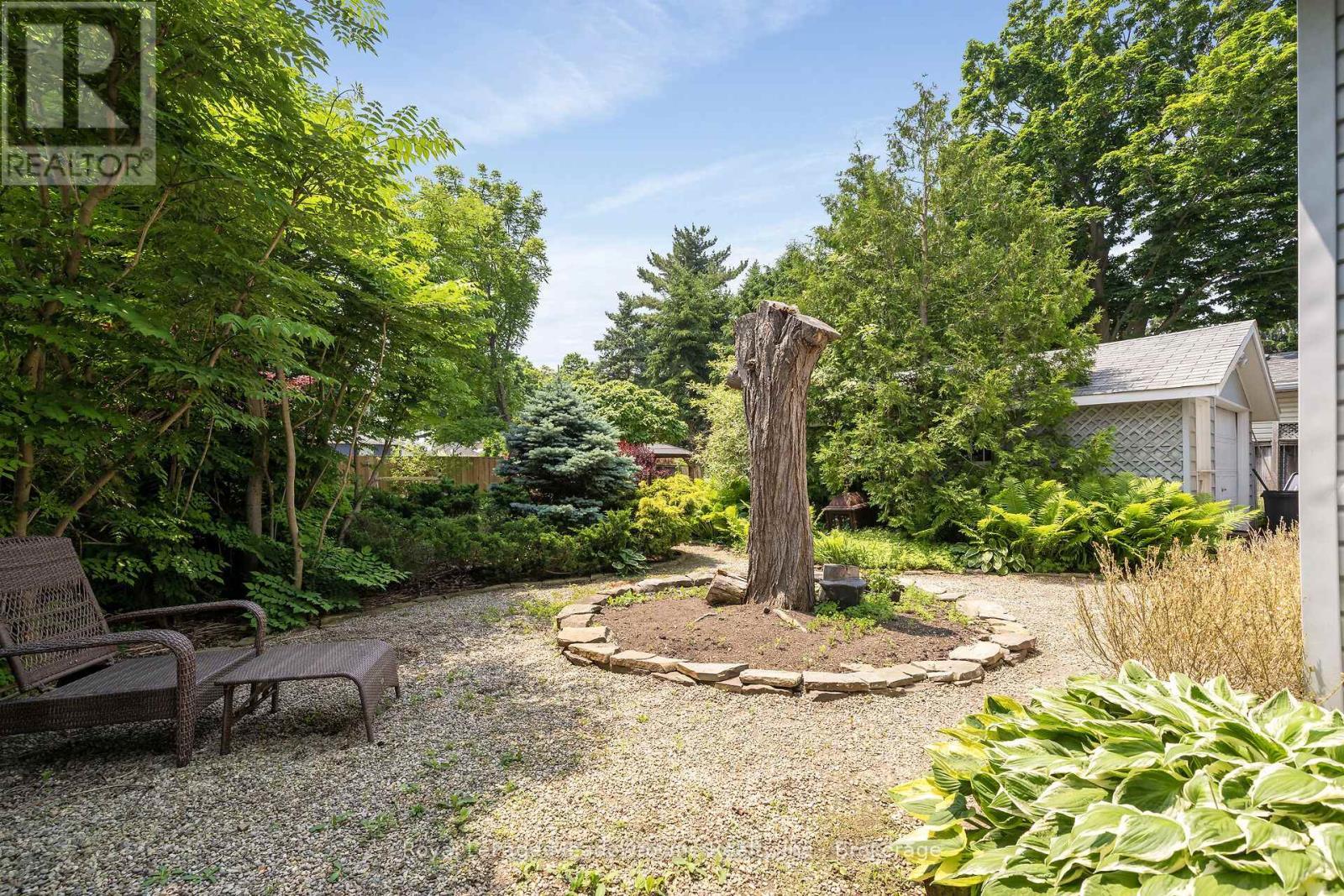 












24 DELREX BOULEVARD

,
Halton Hills (Georgetown),




Ontario
L7G3X7

