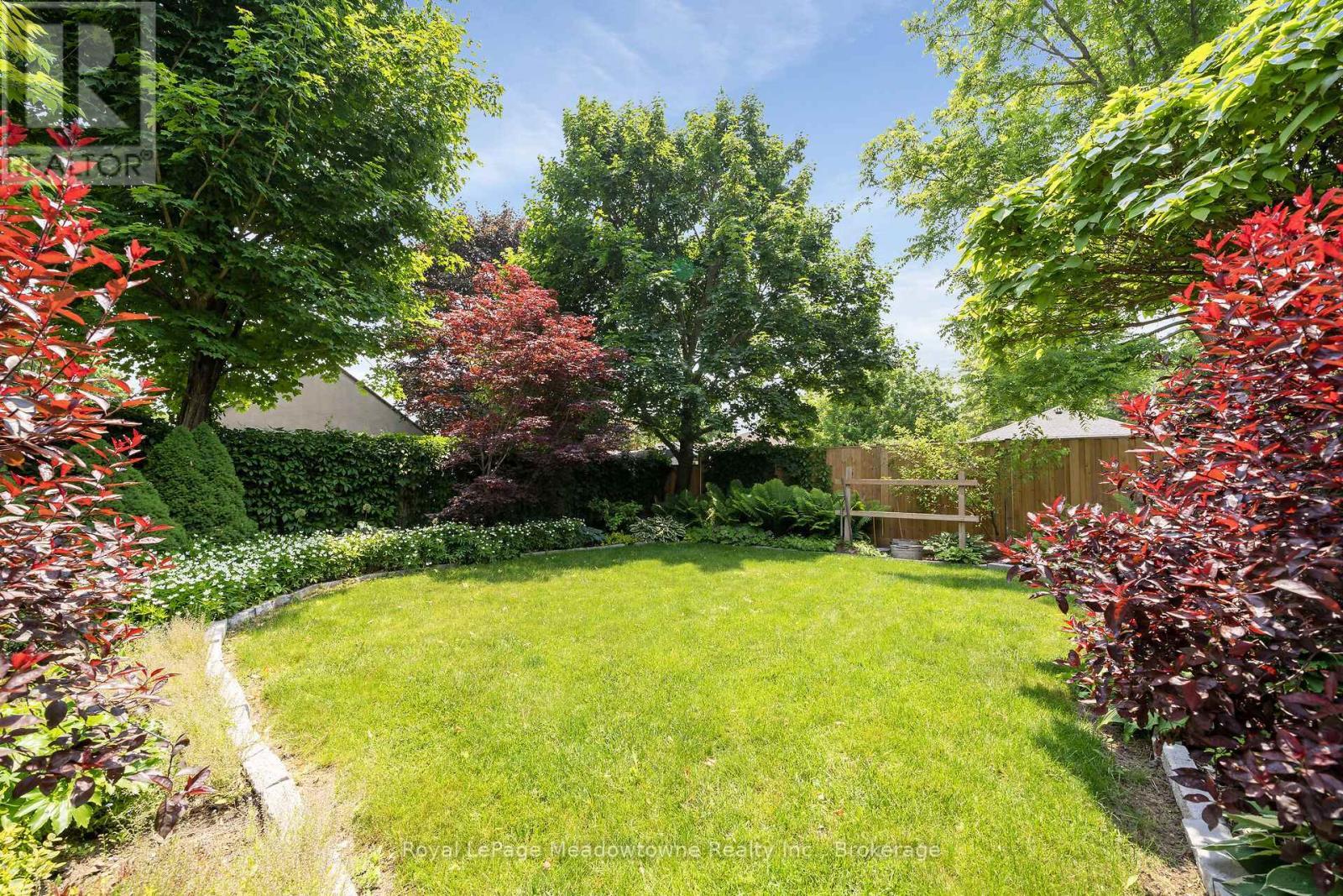 












24 DELREX BOULEVARD

,
Halton Hills (Georgetown),




Ontario
L7G3X7


