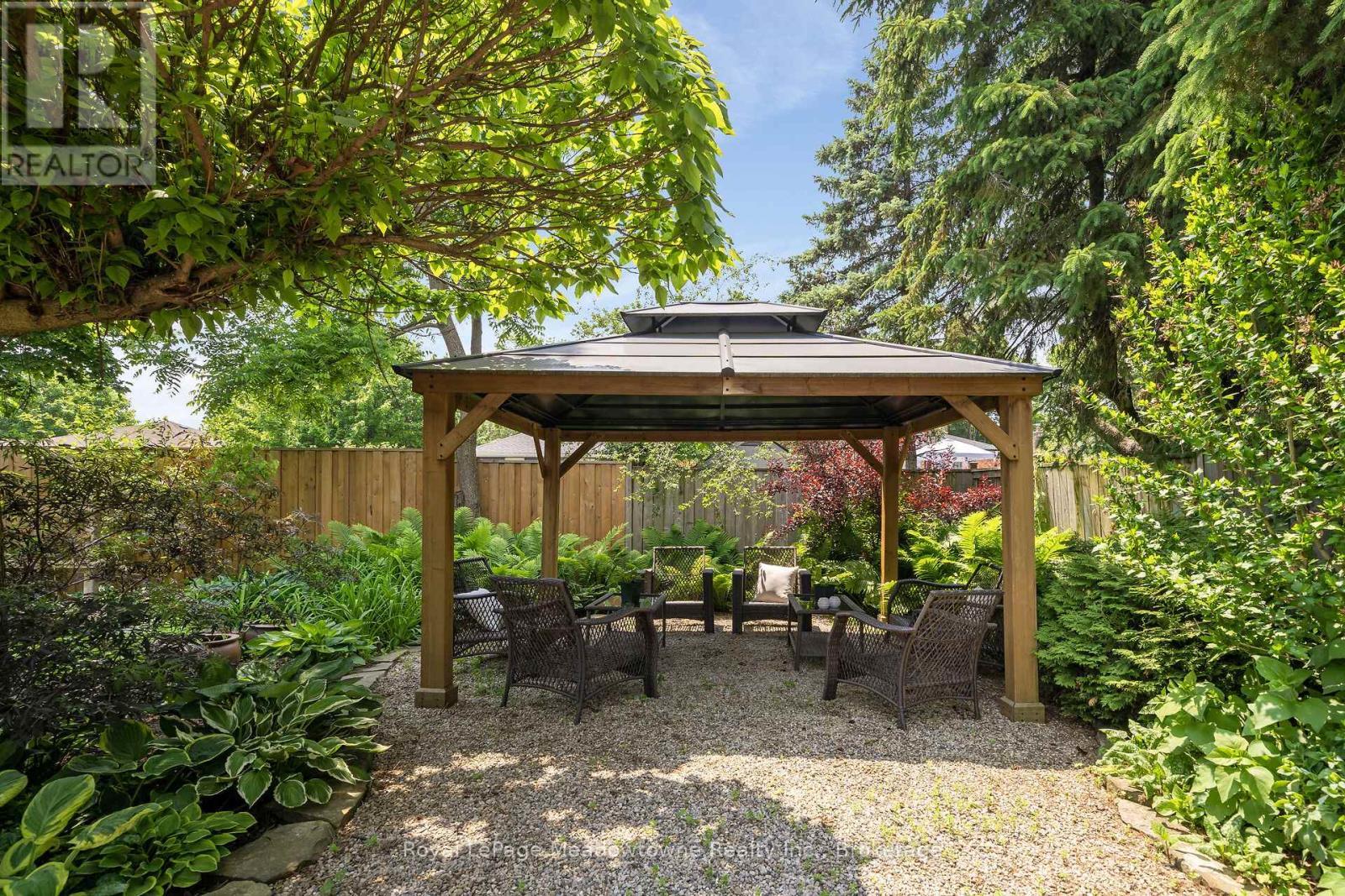 












24 DELREX BOULEVARD

,
Halton Hills (Georgetown),




Ontario
L7G3X7

