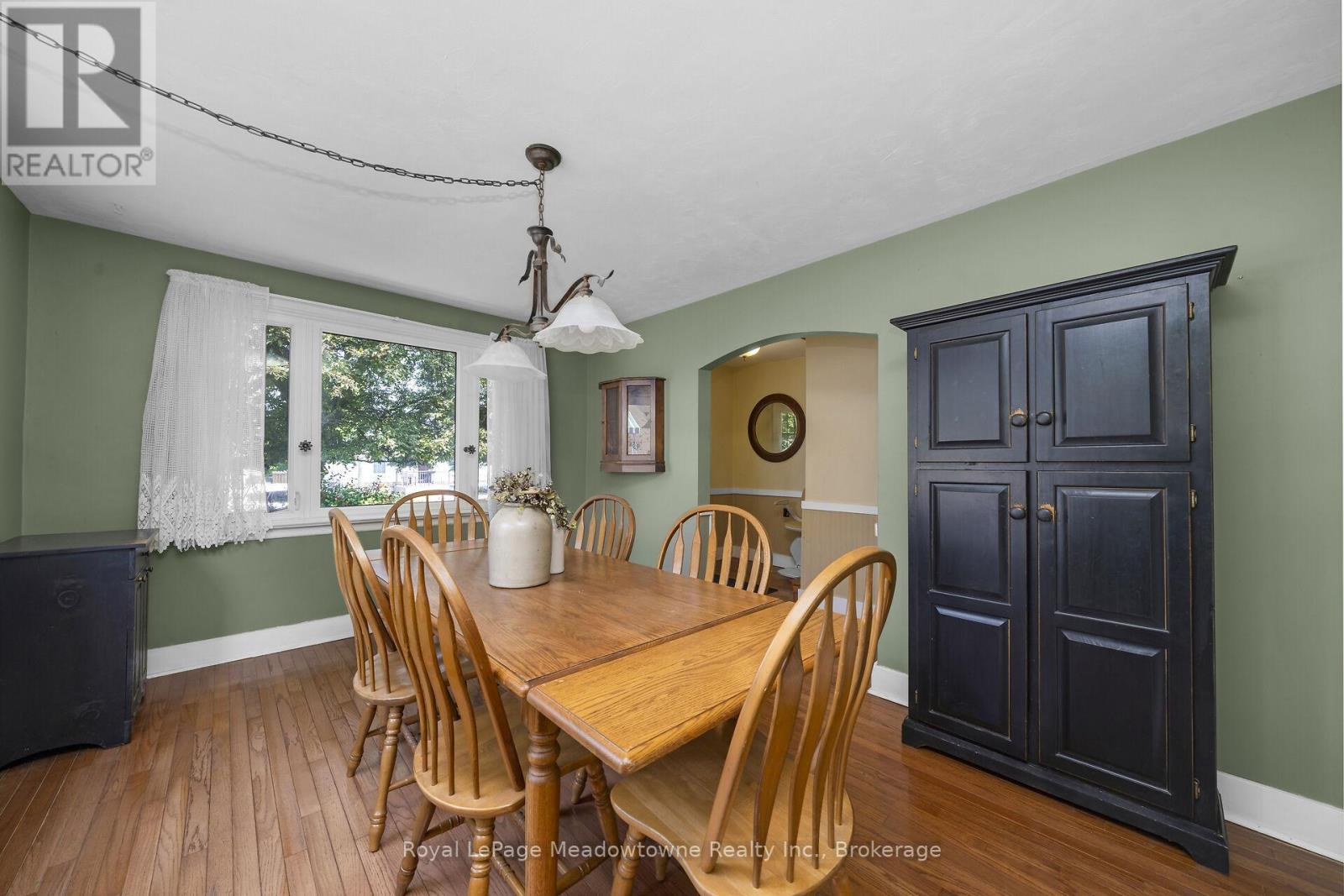 












24 DELREX BOULEVARD

,
Halton Hills (Georgetown),




Ontario
L7G3X7

