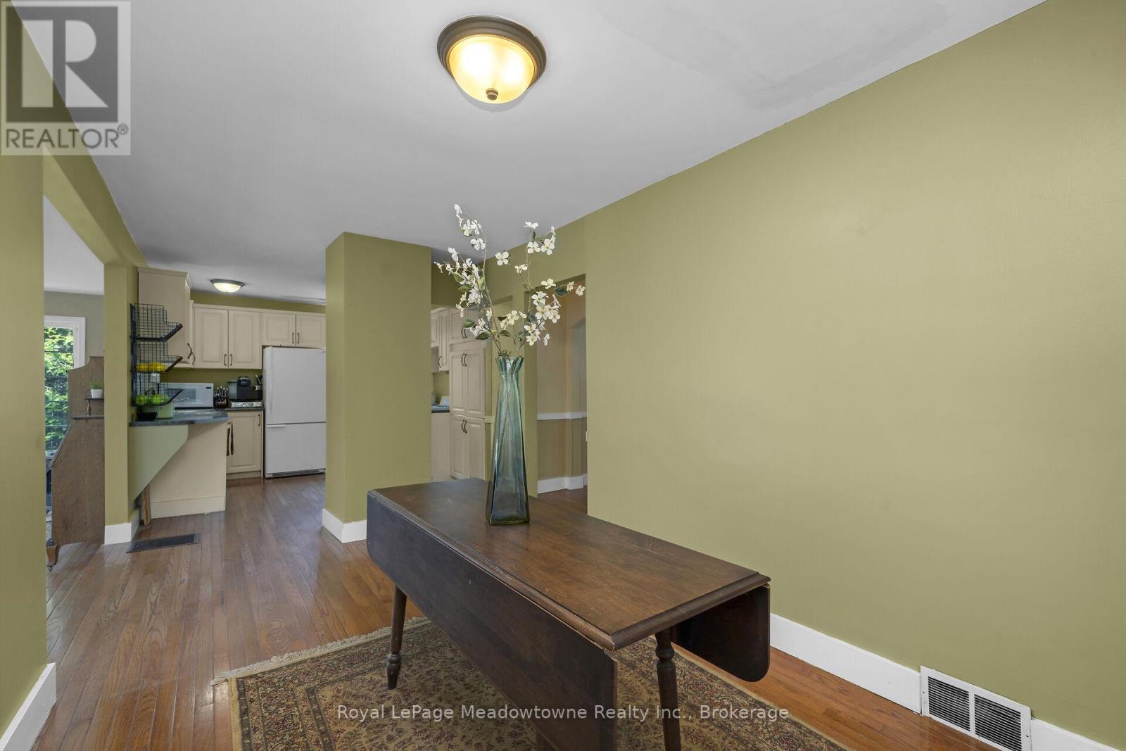 












24 DELREX BOULEVARD

,
Halton Hills (Georgetown),




Ontario
L7G3X7

