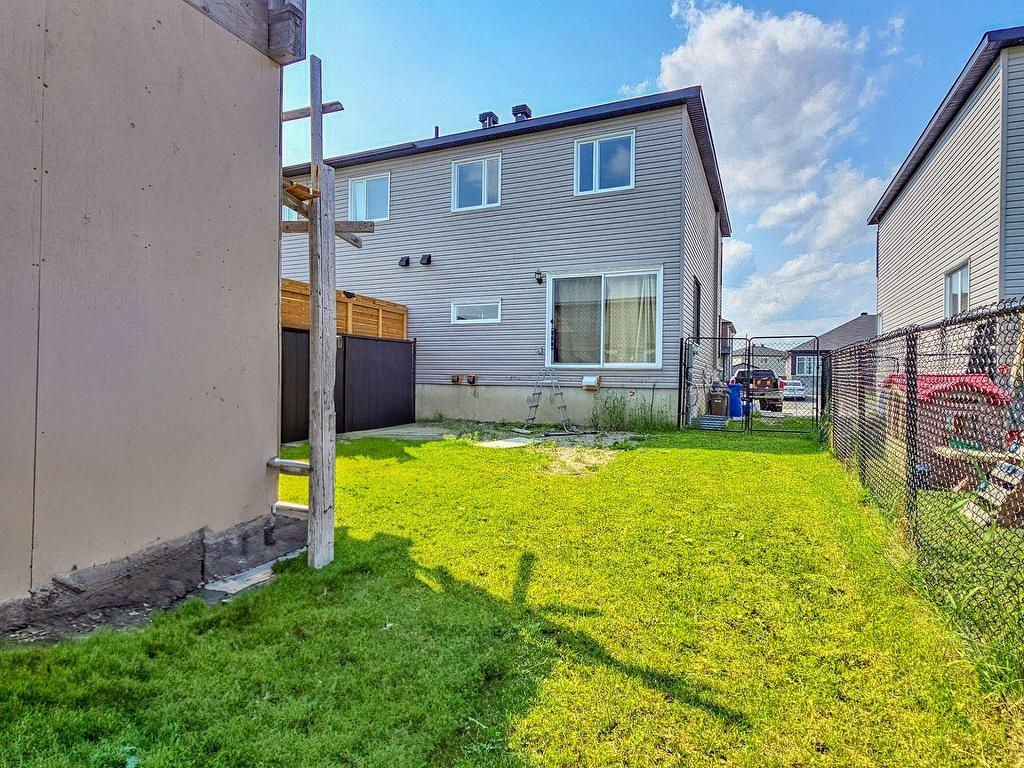 









309


Rue des Becs-Scie

,
Masson-Angers (Gatineau),




QC
J8M0C1

