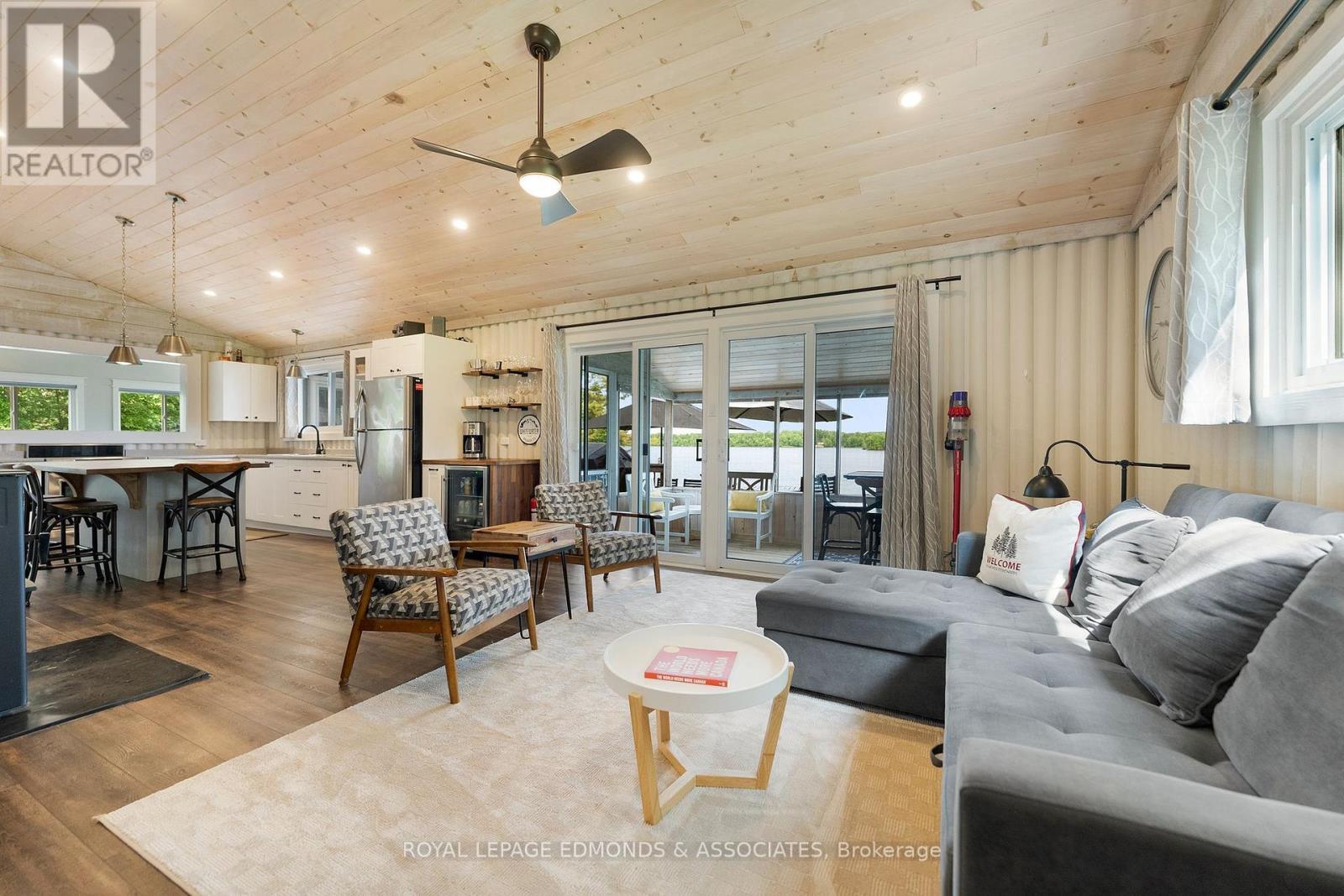 












2106 LA PASSE ROAD

,
Whitewater Region,




Ontario
K0J1C0

