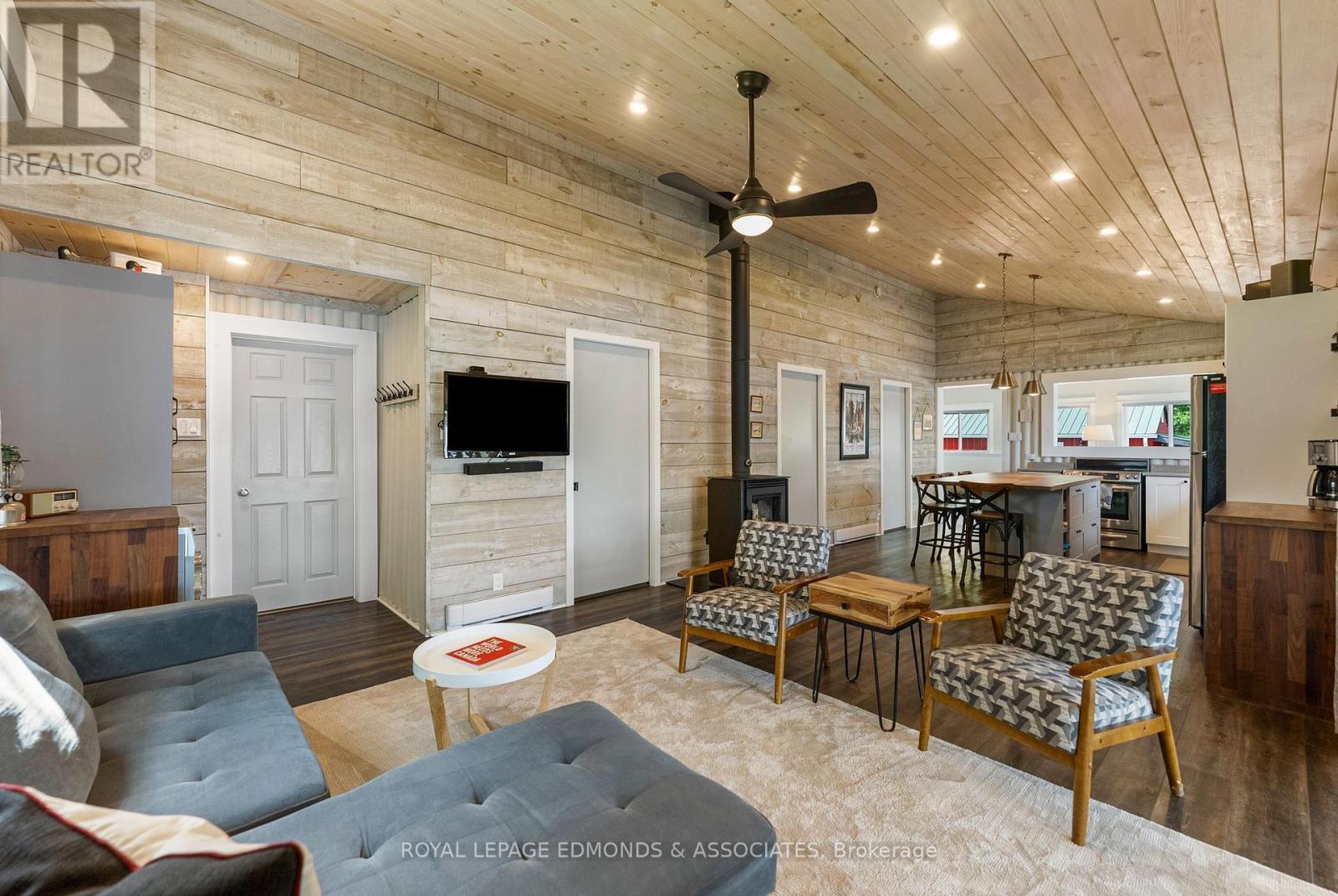












2106 LA PASSE ROAD

,
Whitewater Region,




Ontario
K0J1C0


