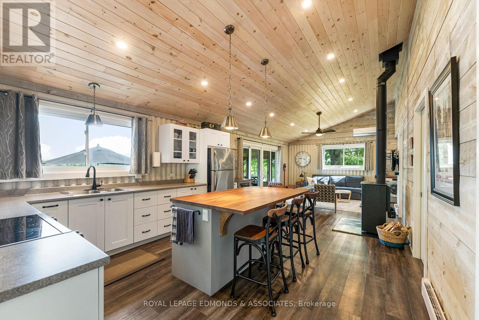 












2106 LA PASSE ROAD

,
Whitewater Region,




Ontario
K0J1C0

