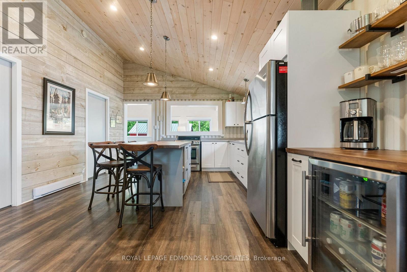 












2106 LA PASSE ROAD

,
Whitewater Region,




Ontario
K0J1C0

