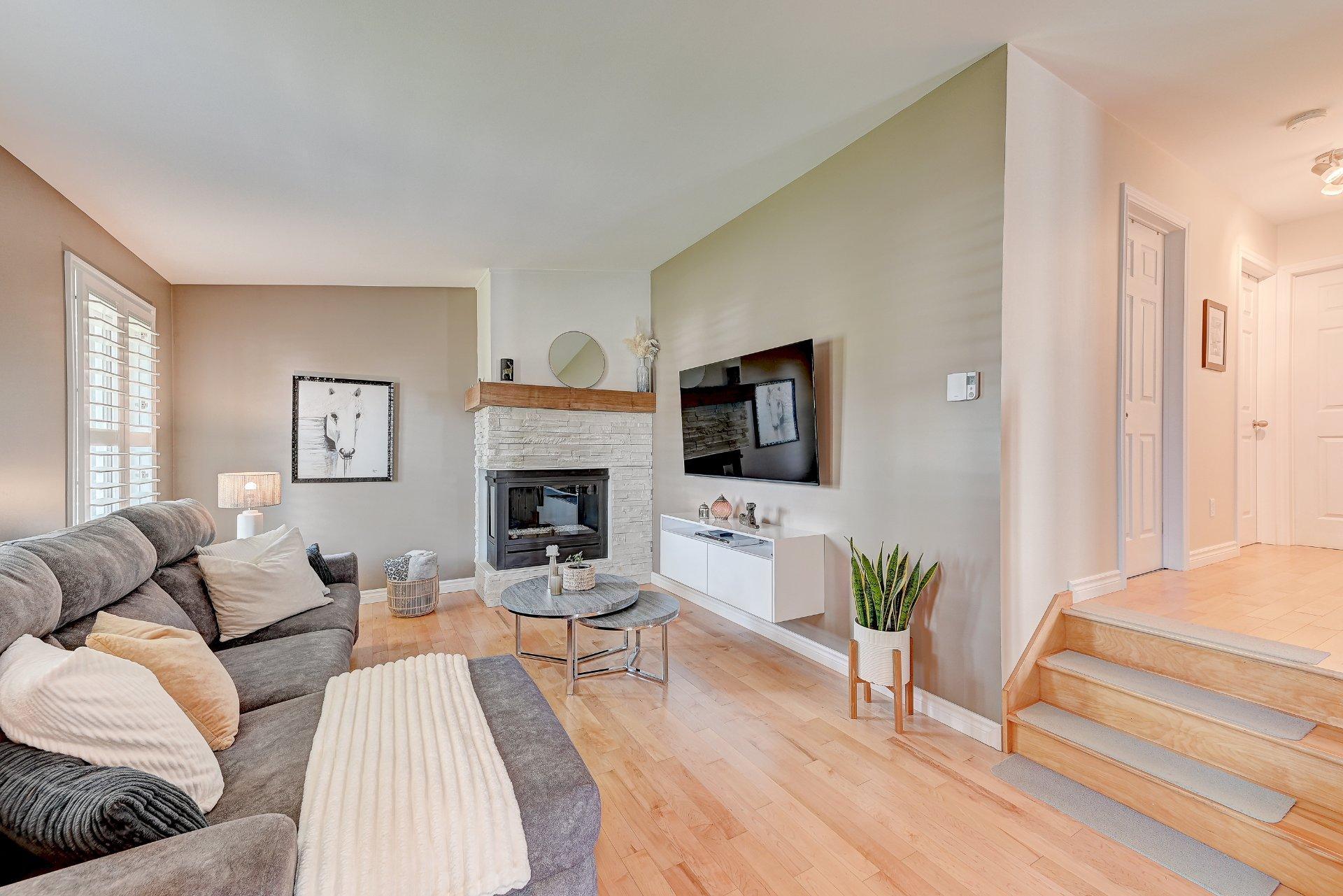









280


Rue des Tulipes

,
Sainte-Catherine,




QC
J5C1N4

