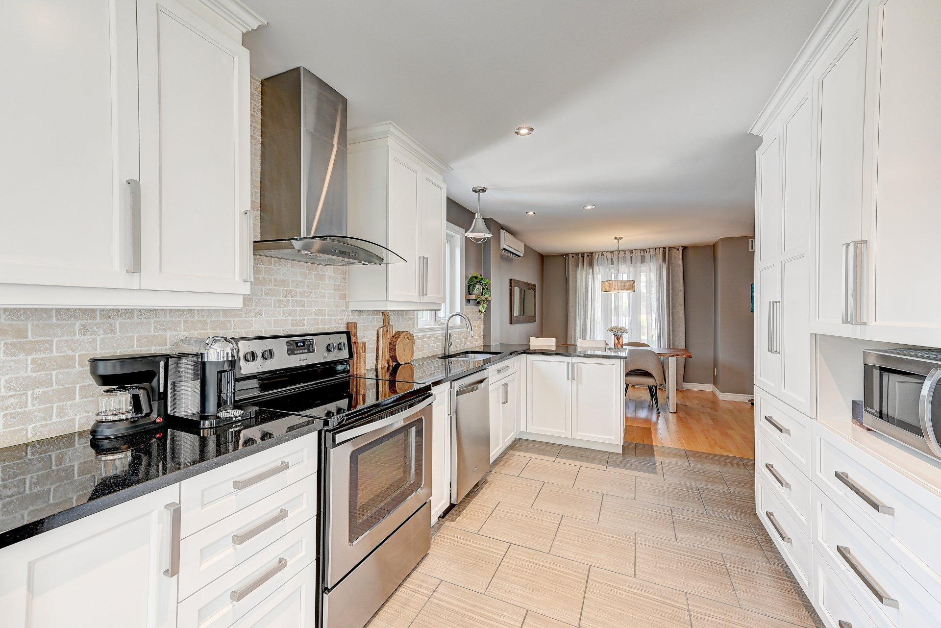 









280


Rue des Tulipes

,
Sainte-Catherine,




QC
J5C1N4

