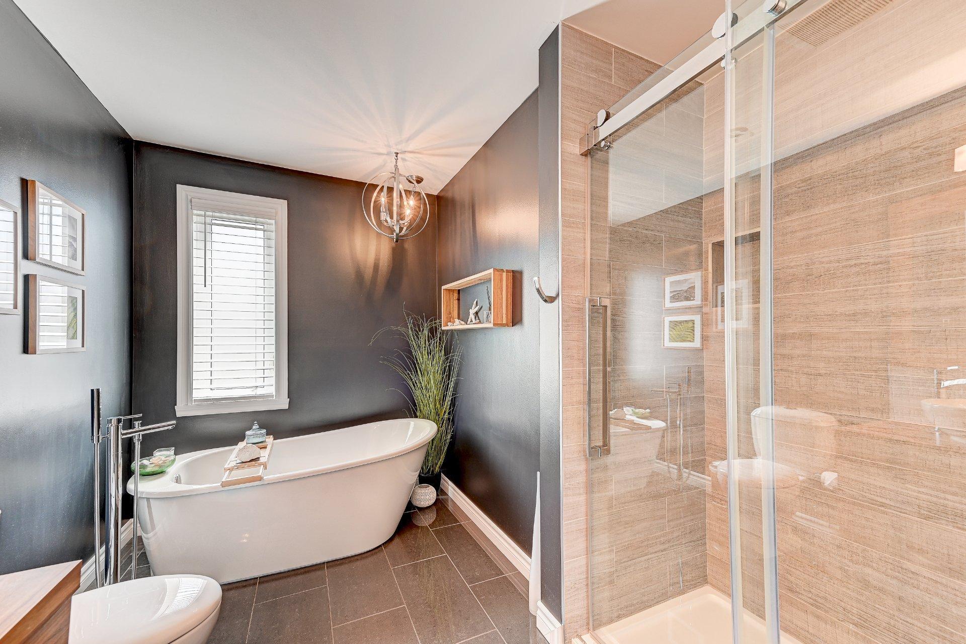 









280


Rue des Tulipes

,
Sainte-Catherine,




QC
J5C1N4

