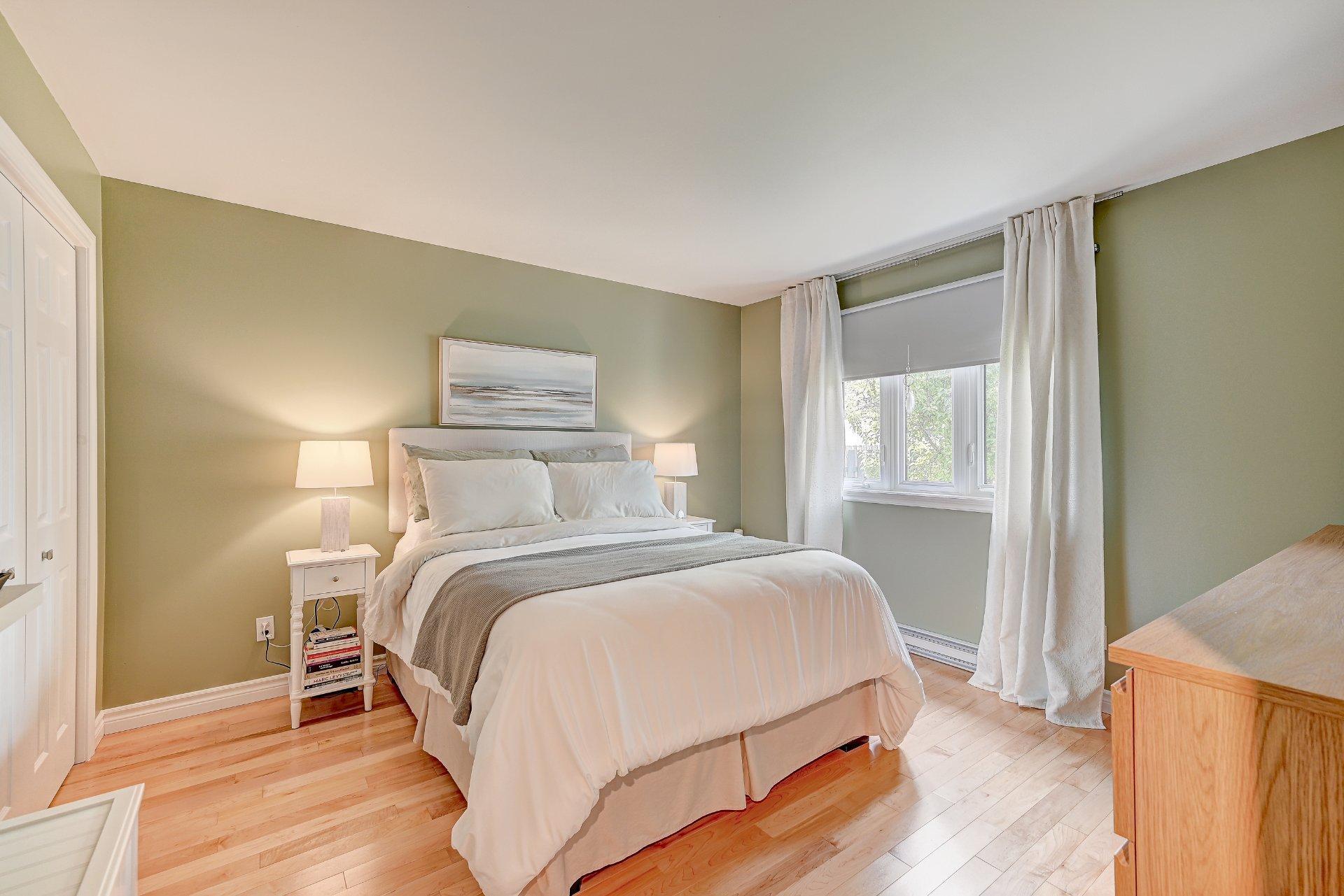 









280


Rue des Tulipes

,
Sainte-Catherine,




QC
J5C1N4

