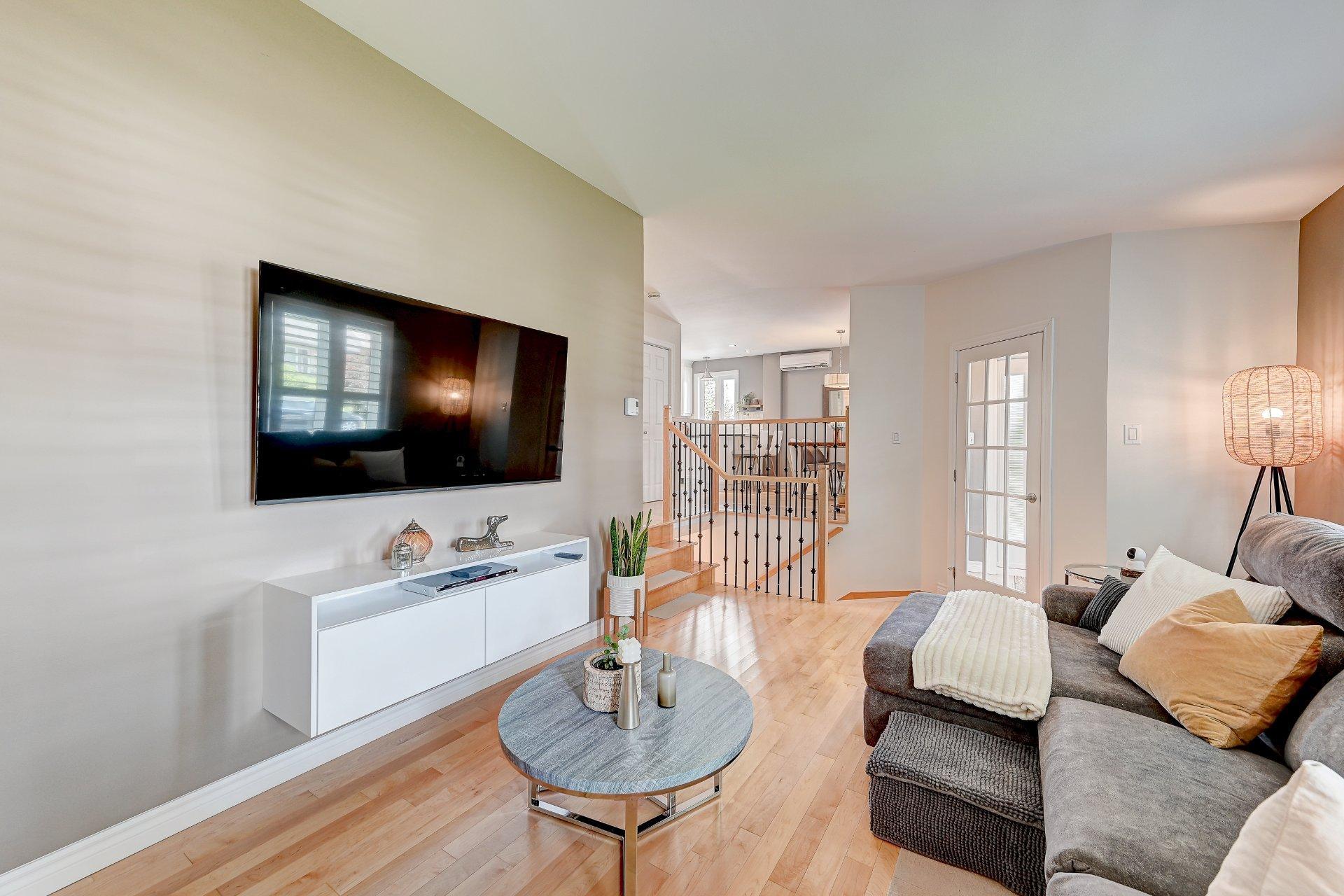 









280


Rue des Tulipes

,
Sainte-Catherine,




QC
J5C1N4


