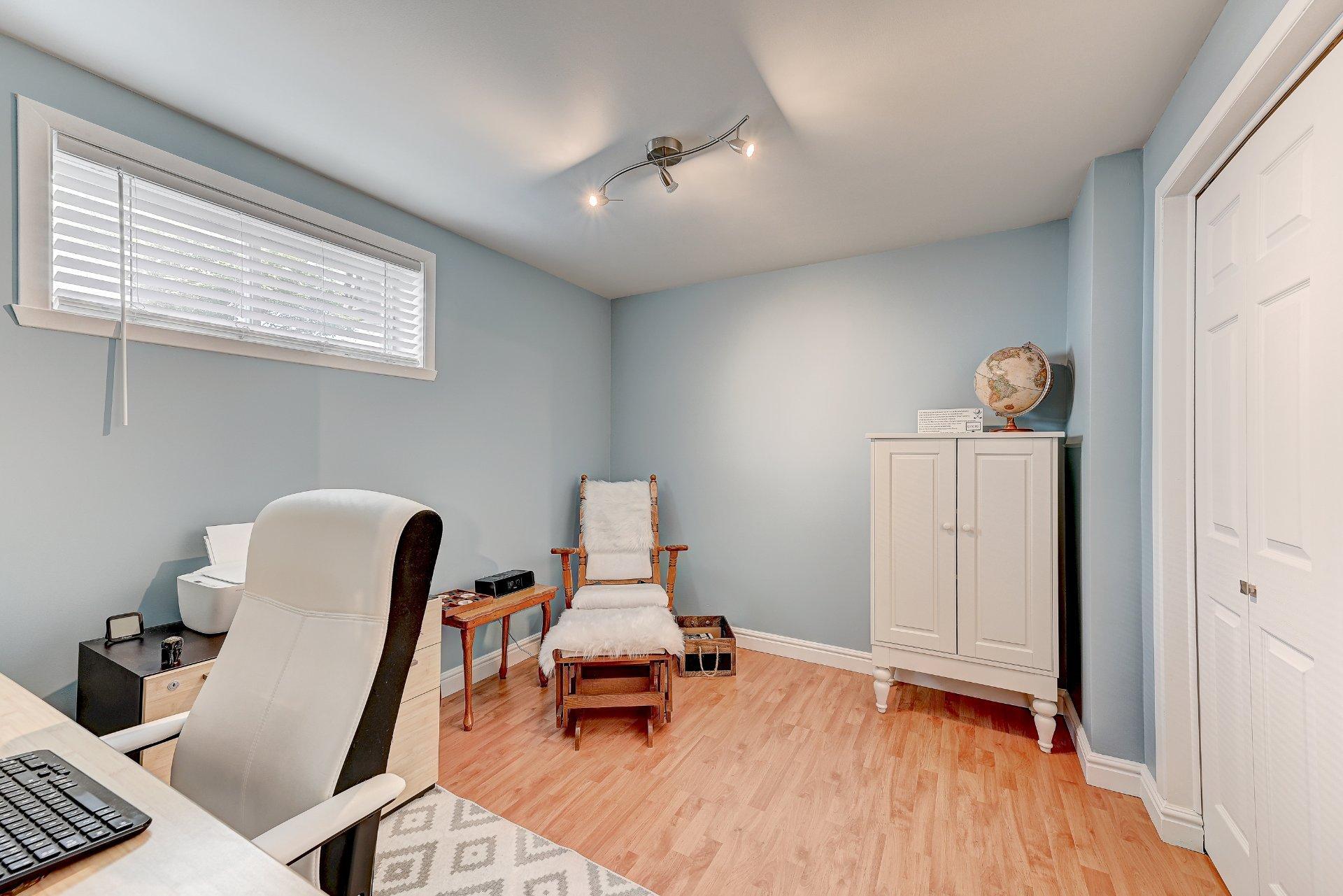 









280


Rue des Tulipes

,
Sainte-Catherine,




QC
J5C1N4

