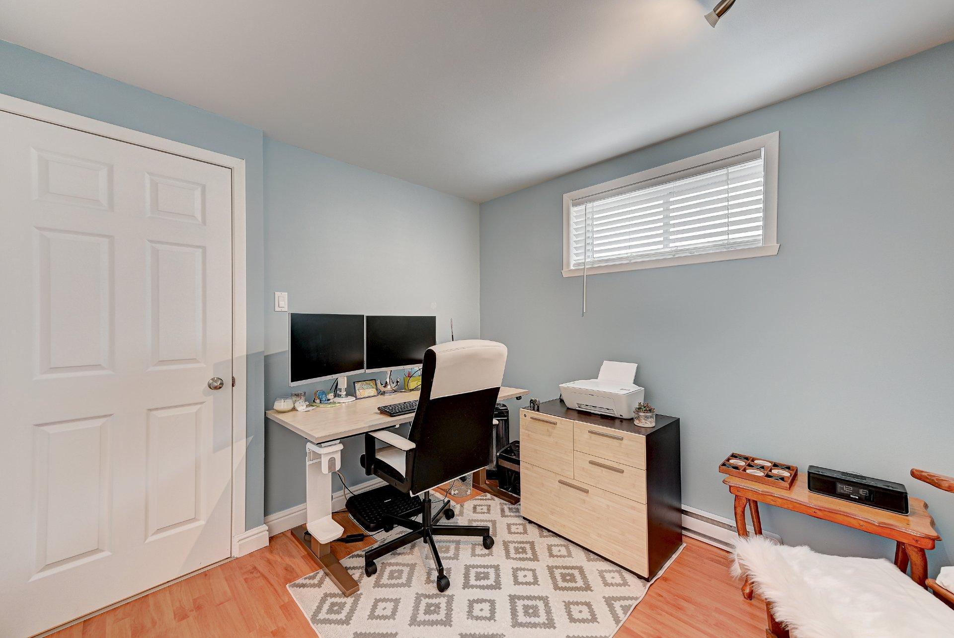 









280


Rue des Tulipes

,
Sainte-Catherine,




QC
J5C1N4

