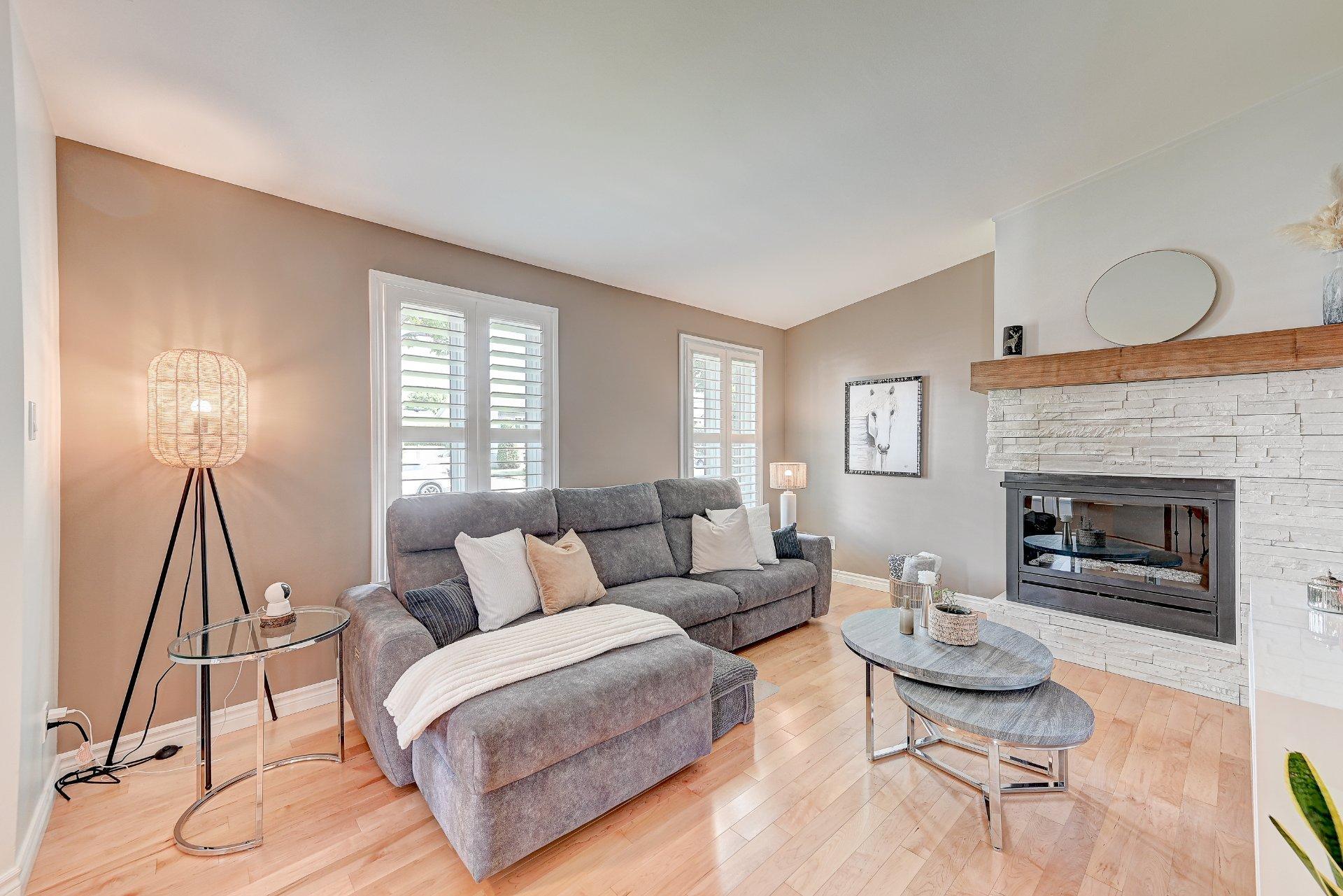 









280


Rue des Tulipes

,
Sainte-Catherine,




QC
J5C1N4

