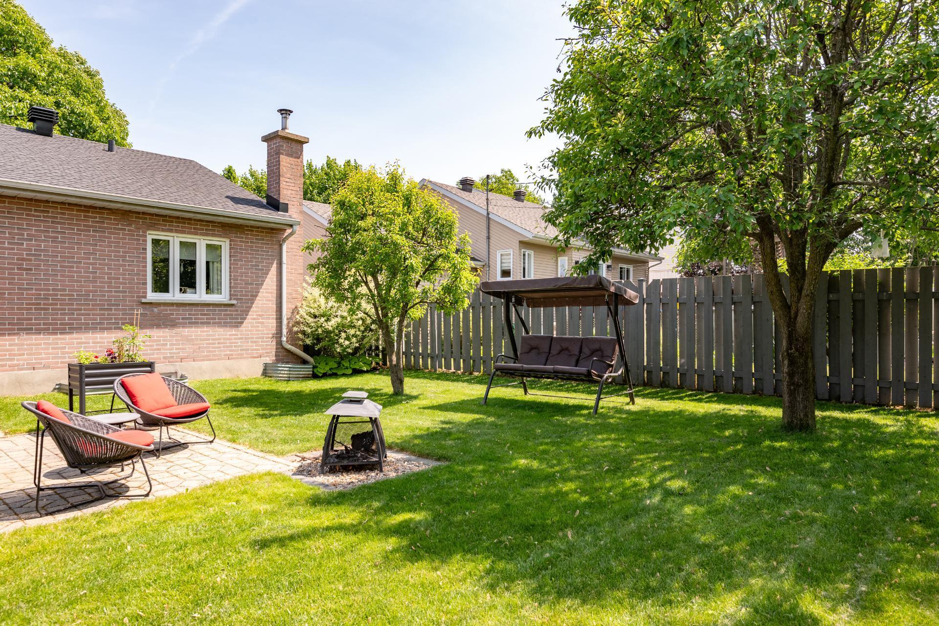 









280


Rue des Tulipes

,
Sainte-Catherine,




QC
J5C1N4

