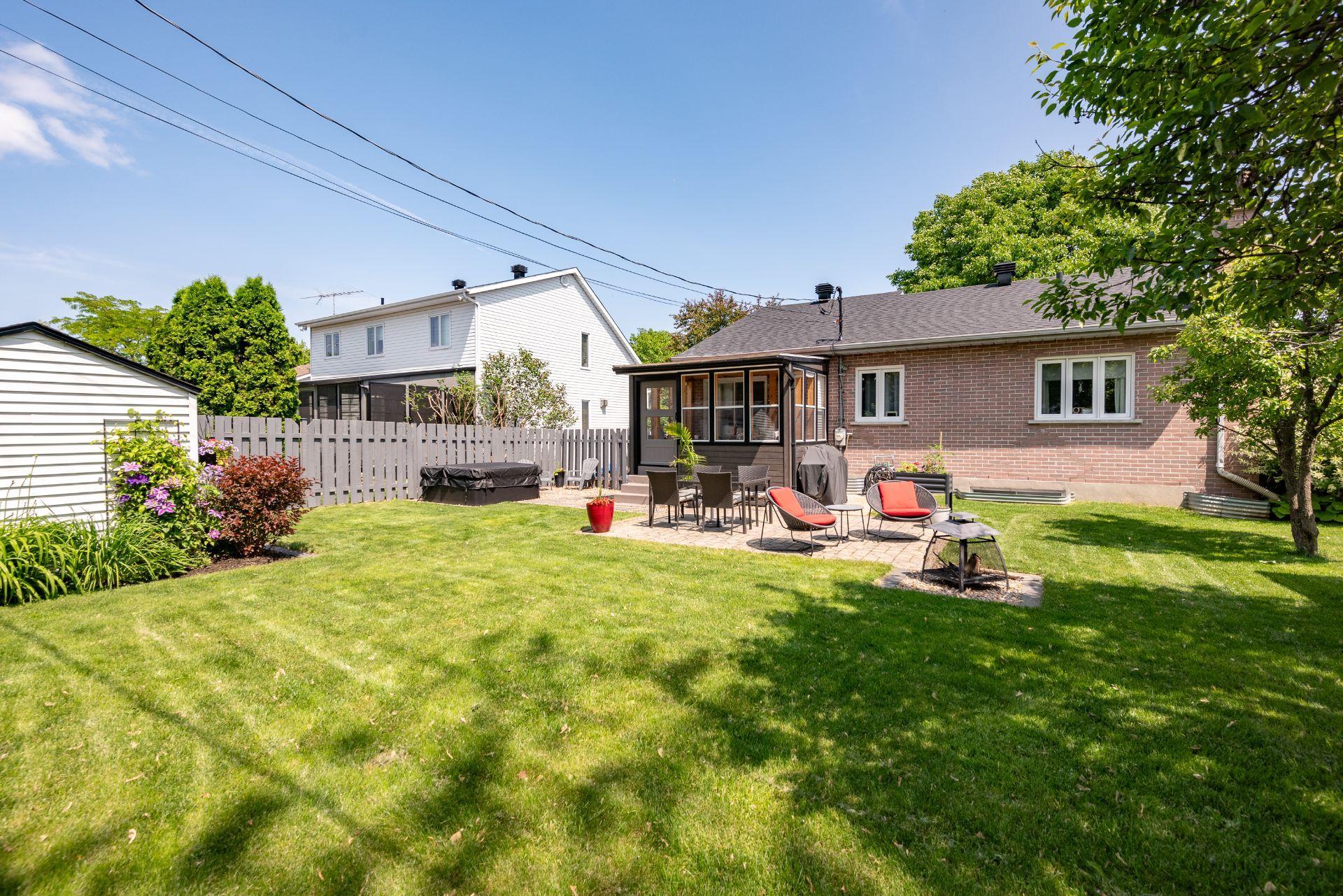 









280


Rue des Tulipes

,
Sainte-Catherine,




QC
J5C1N4

