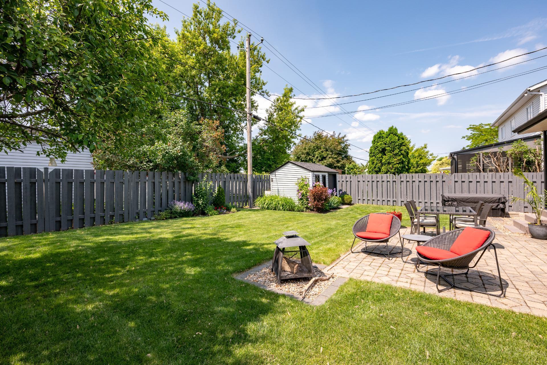 









280


Rue des Tulipes

,
Sainte-Catherine,




QC
J5C1N4

