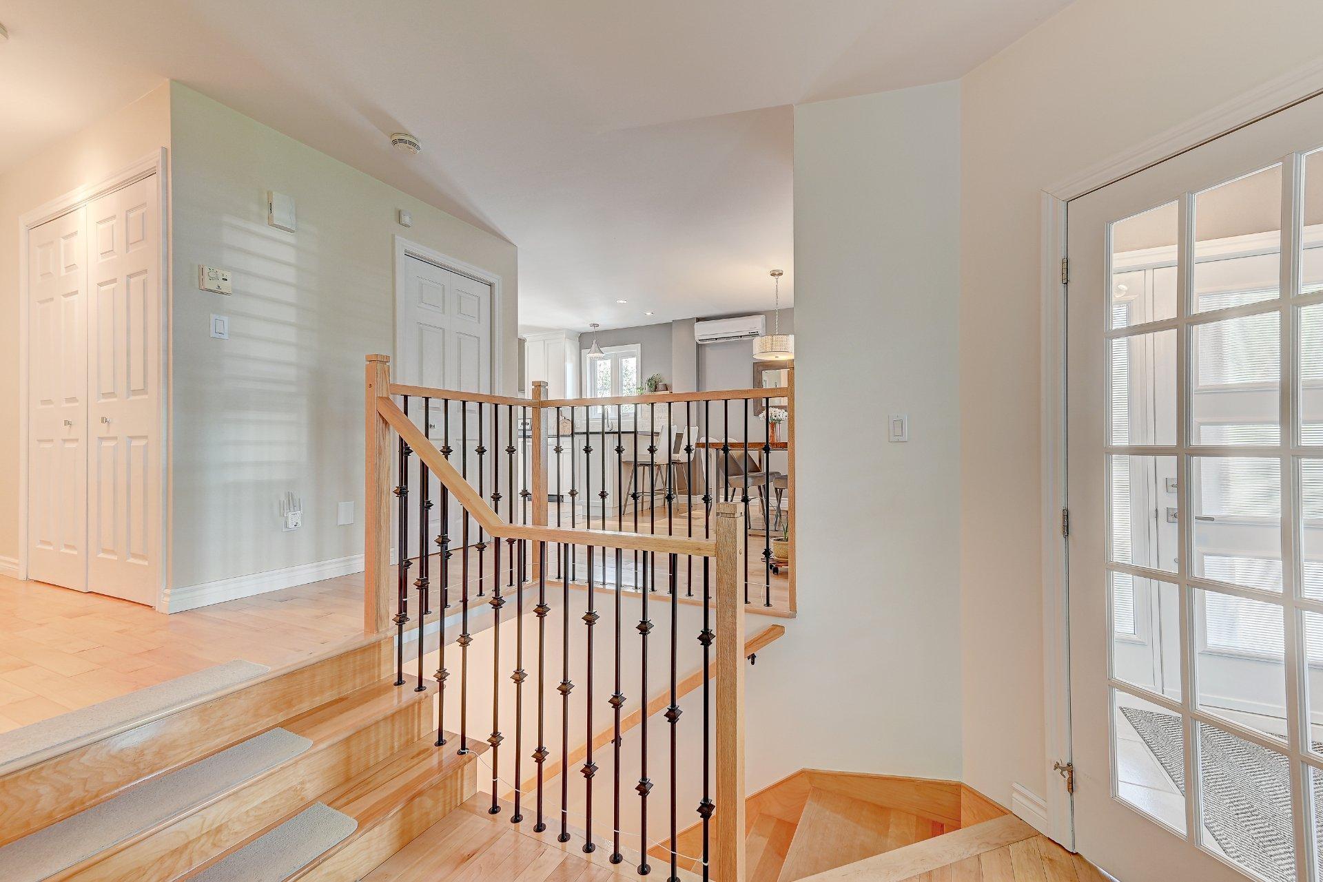 









280


Rue des Tulipes

,
Sainte-Catherine,




QC
J5C1N4

