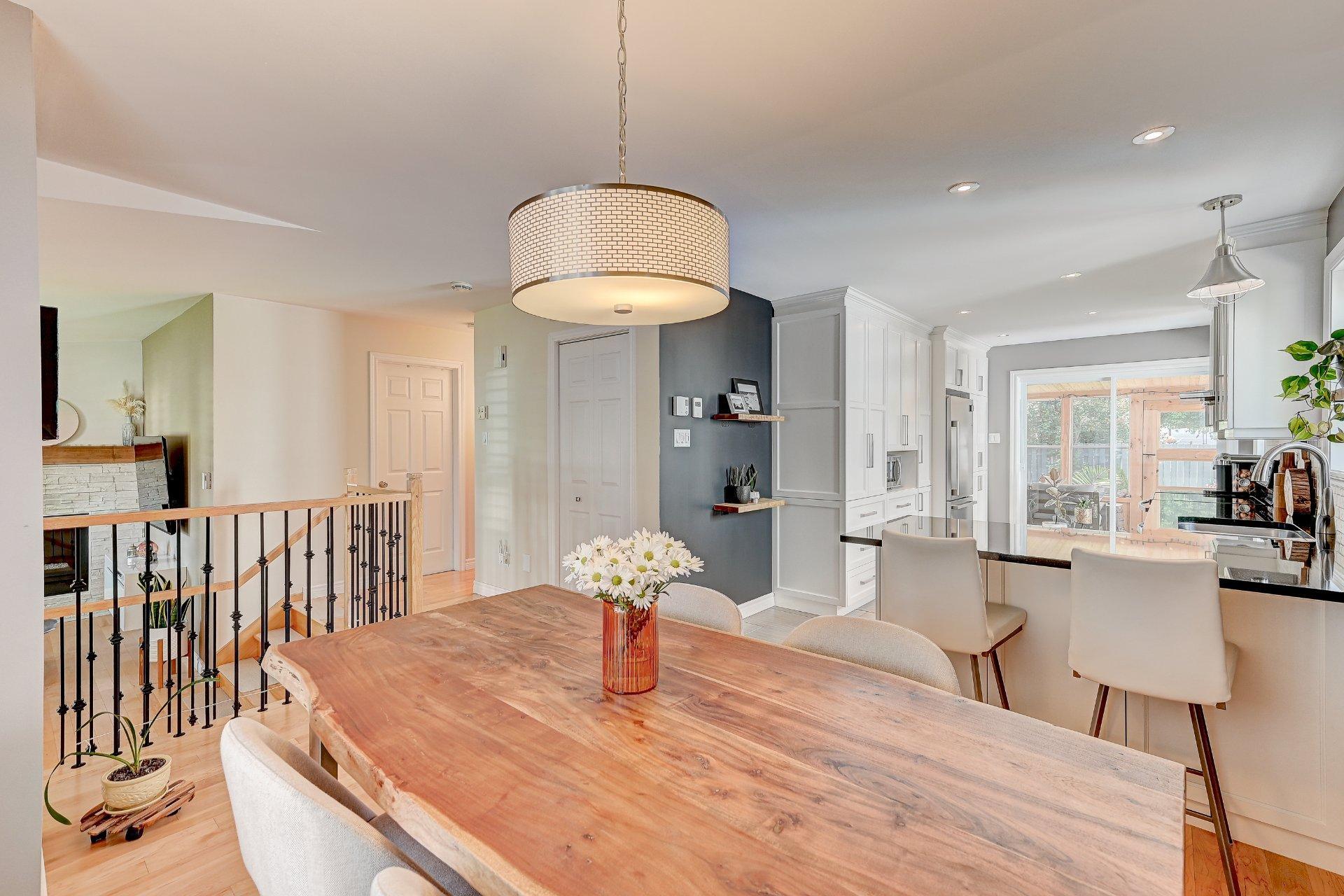 









280


Rue des Tulipes

,
Sainte-Catherine,




QC
J5C1N4

