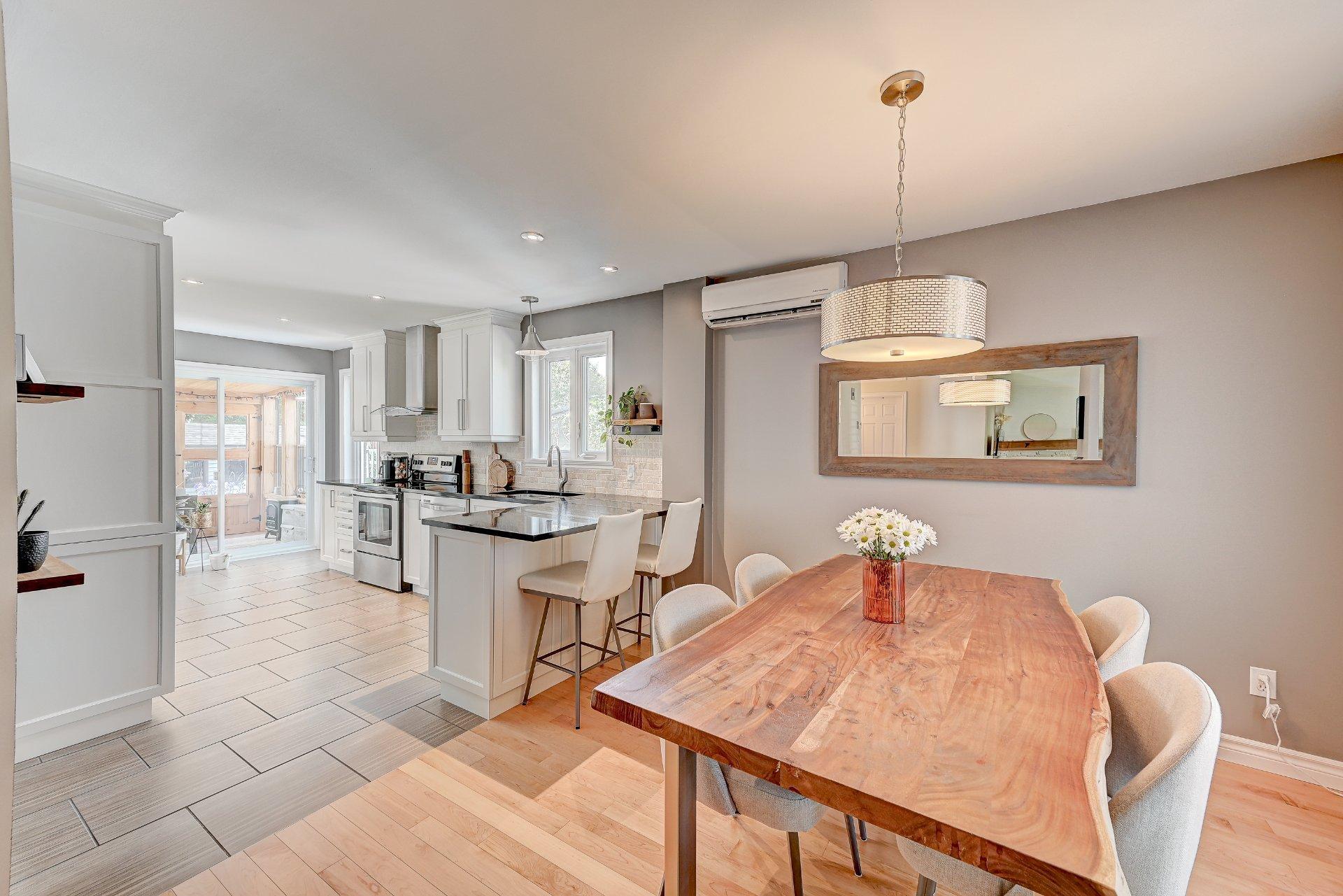 









280


Rue des Tulipes

,
Sainte-Catherine,




QC
J5C1N4


