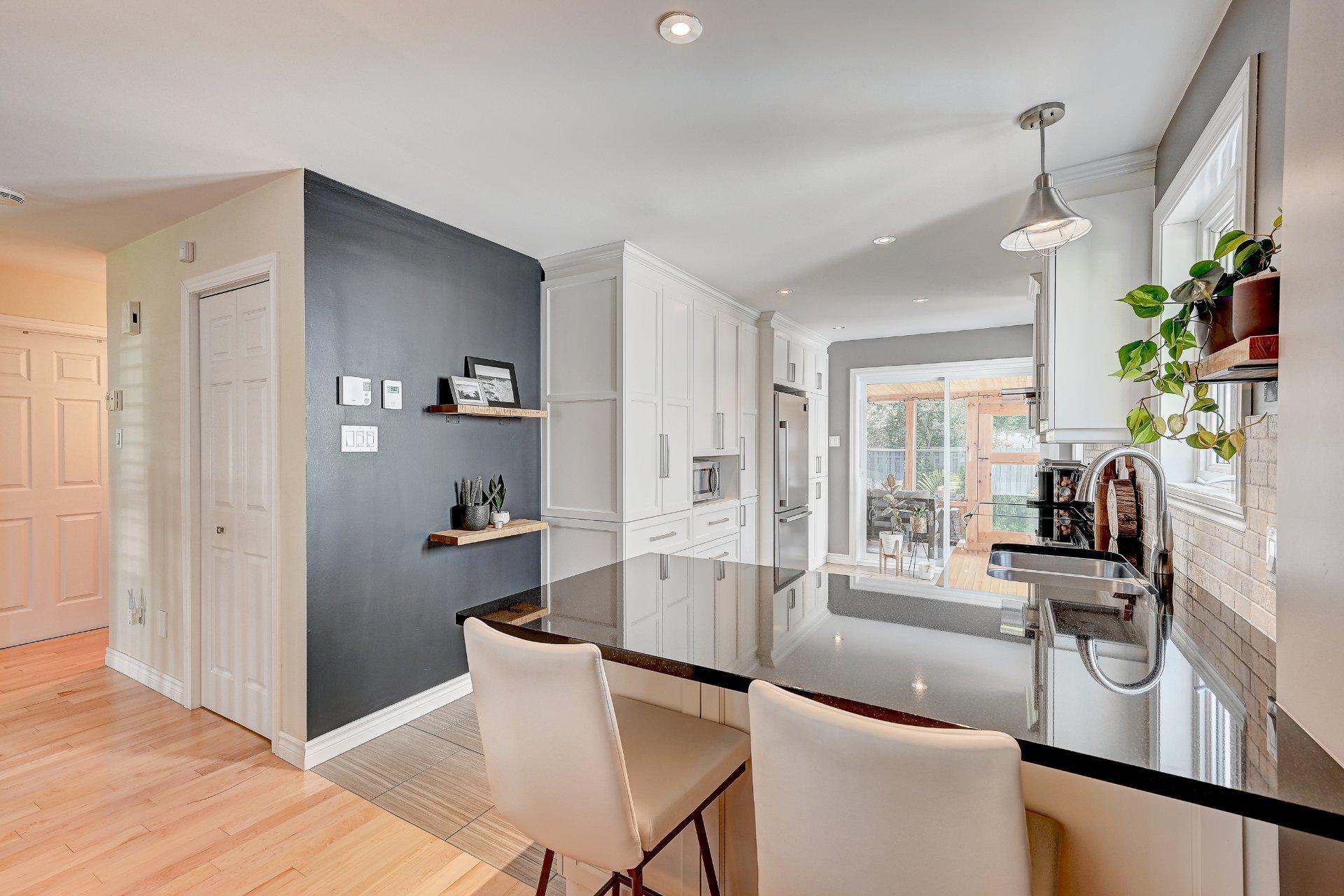 









280


Rue des Tulipes

,
Sainte-Catherine,




QC
J5C1N4

