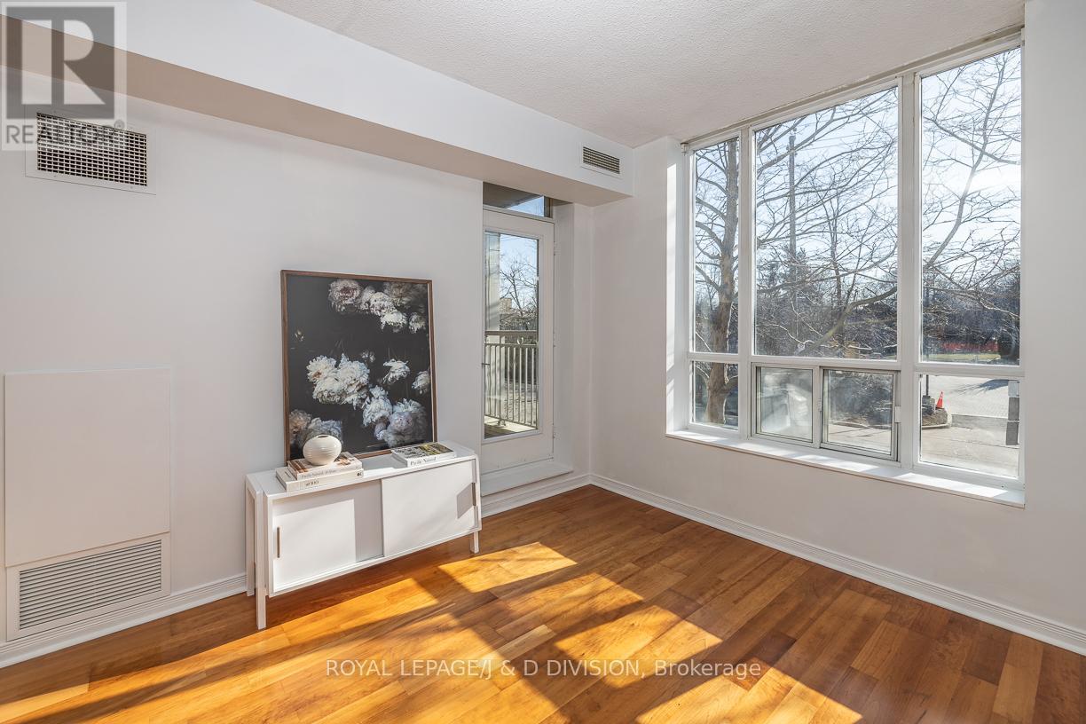 












207 - 485 ROSEWELL AVENUE

,
Toronto,




Ontario
M4R2J2


