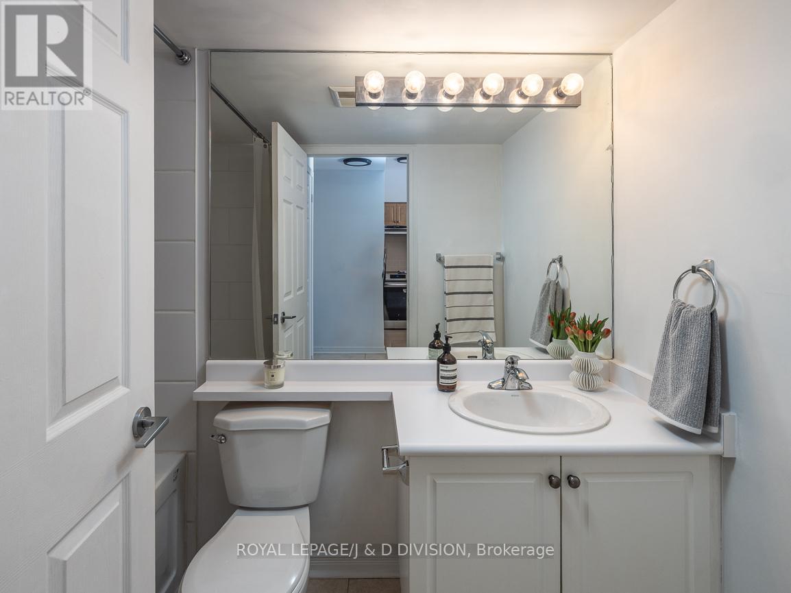 












207 - 485 ROSEWELL AVENUE

,
Toronto,




Ontario
M4R2J2

