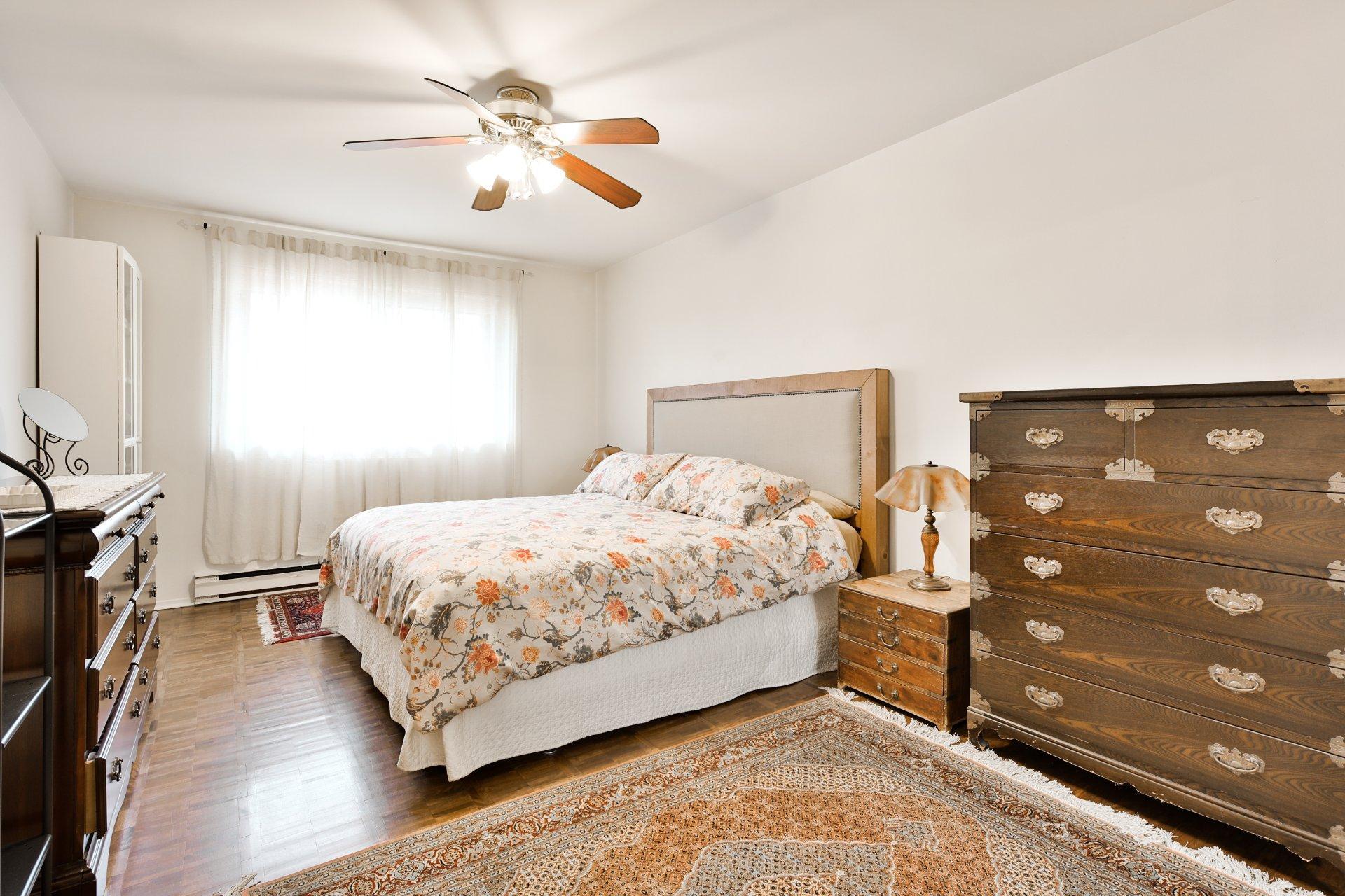 









3820


Ch. de la Côte-de-Liesse

,
Mont-Royal,




QC
H4N2P5

