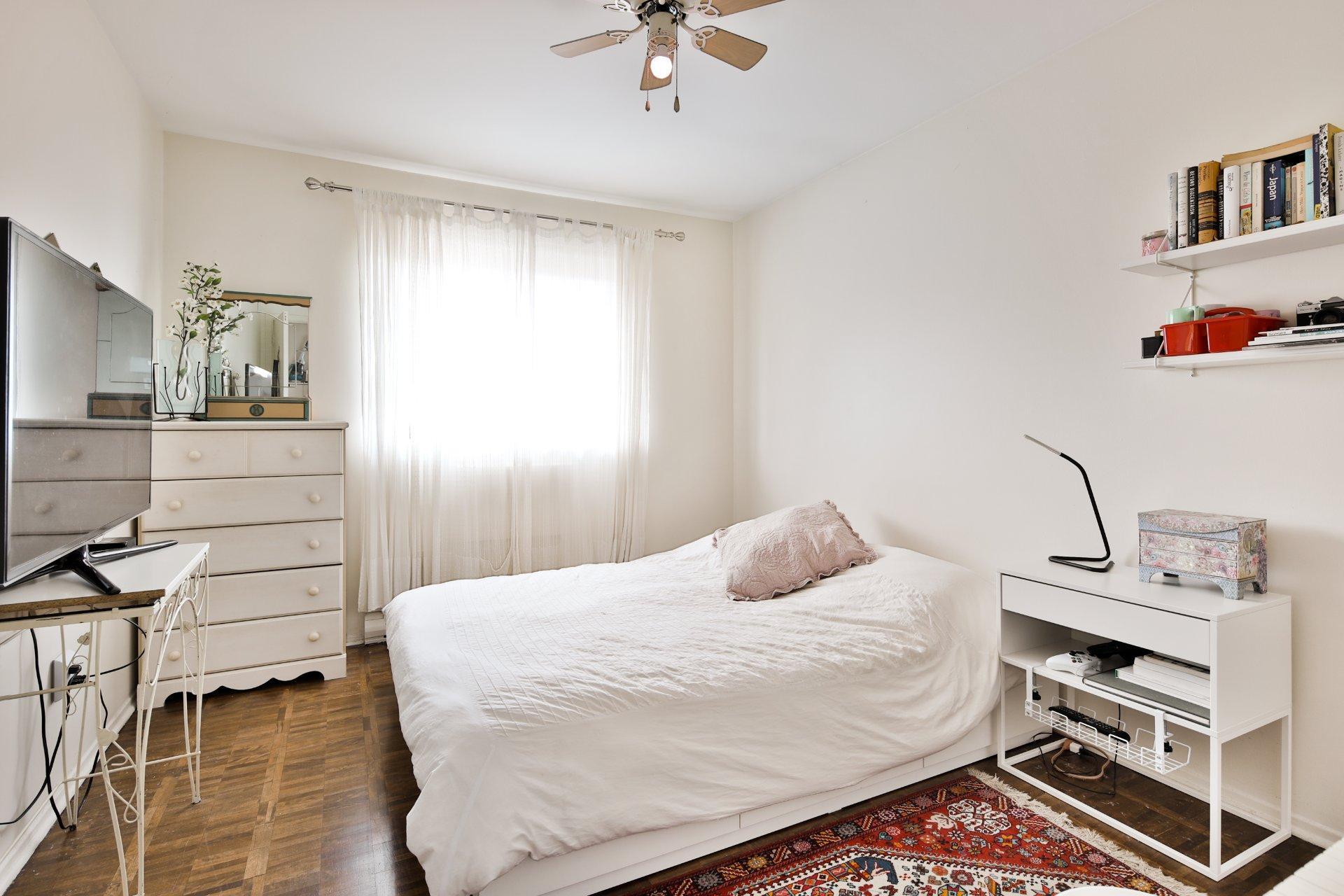









3820


Ch. de la Côte-de-Liesse

,
Mont-Royal,




QC
H4N2P5

