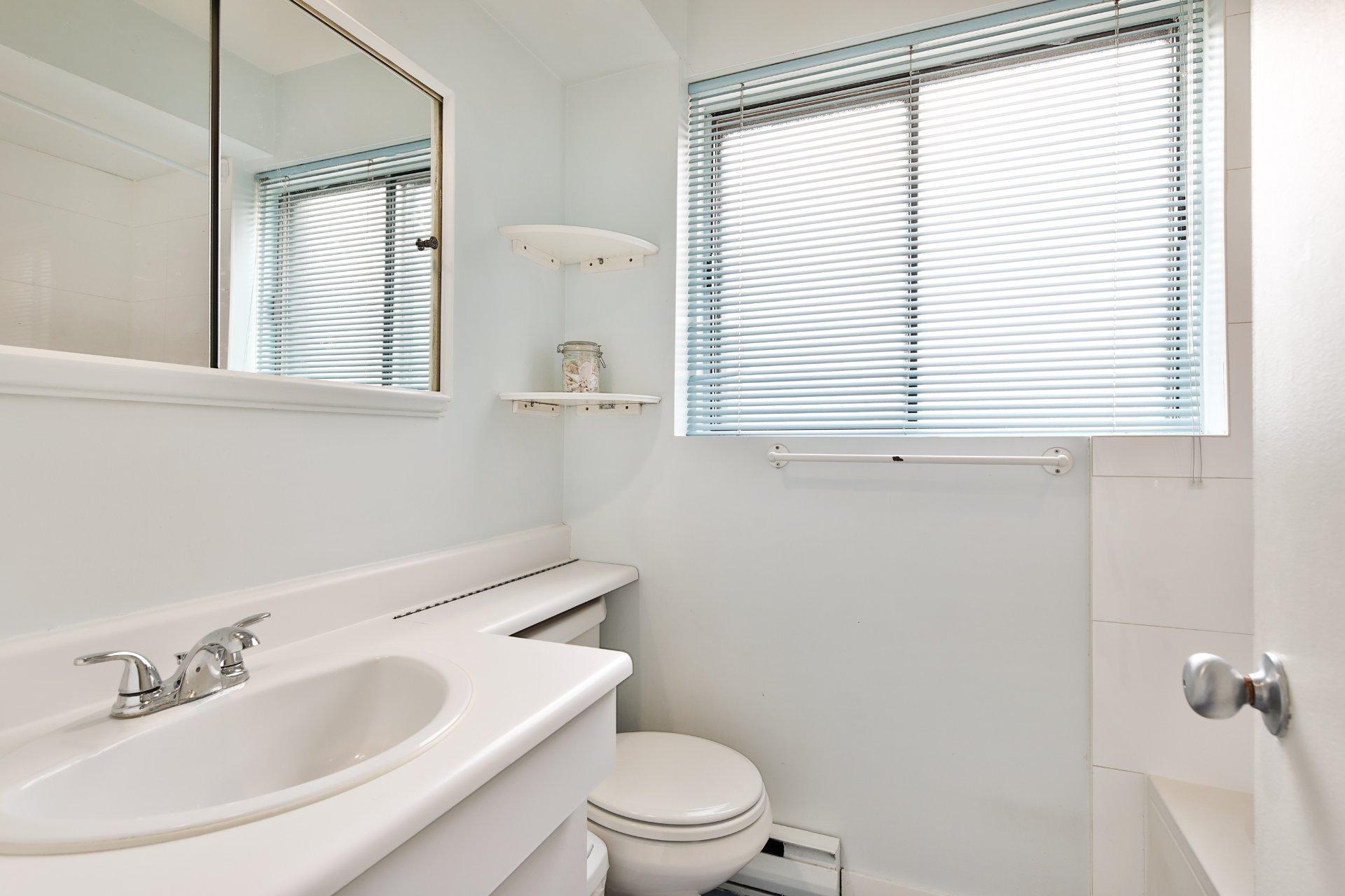









3820


Ch. de la Côte-de-Liesse

,
Mont-Royal,




QC
H4N2P5

