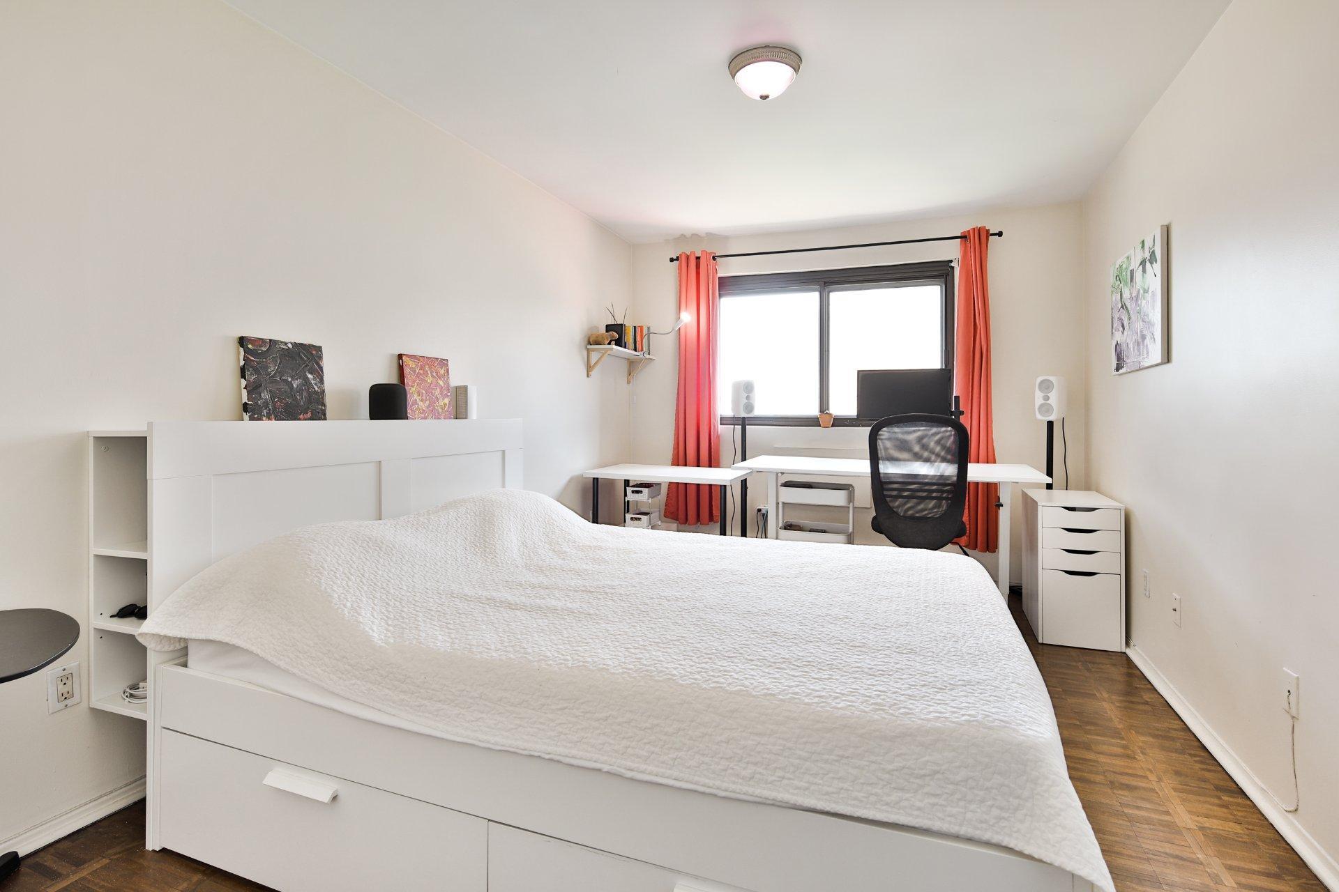 









3820


Ch. de la Côte-de-Liesse

,
Mont-Royal,




QC
H4N2P5


