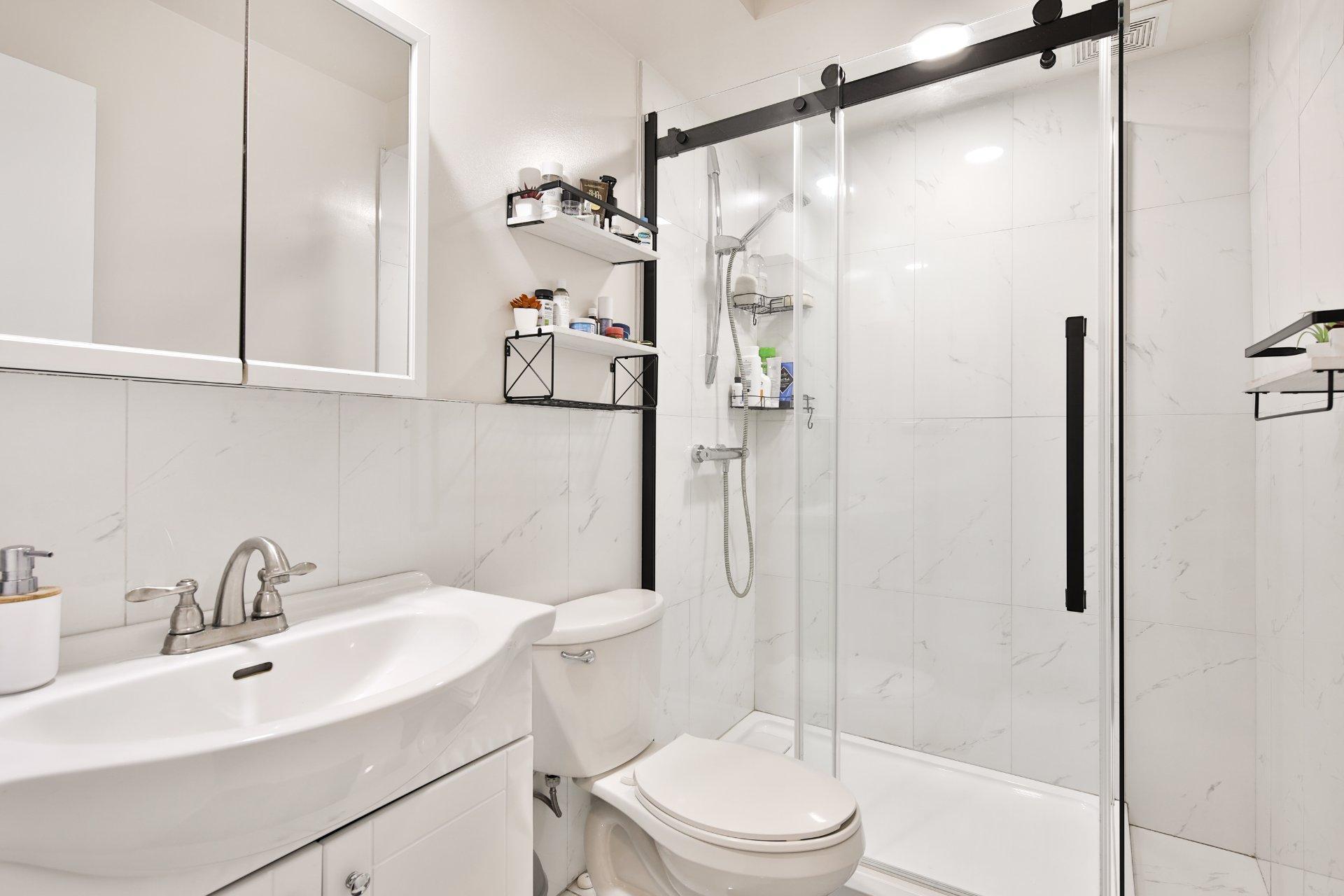 









3820


Ch. de la Côte-de-Liesse

,
Mont-Royal,




QC
H4N2P5

