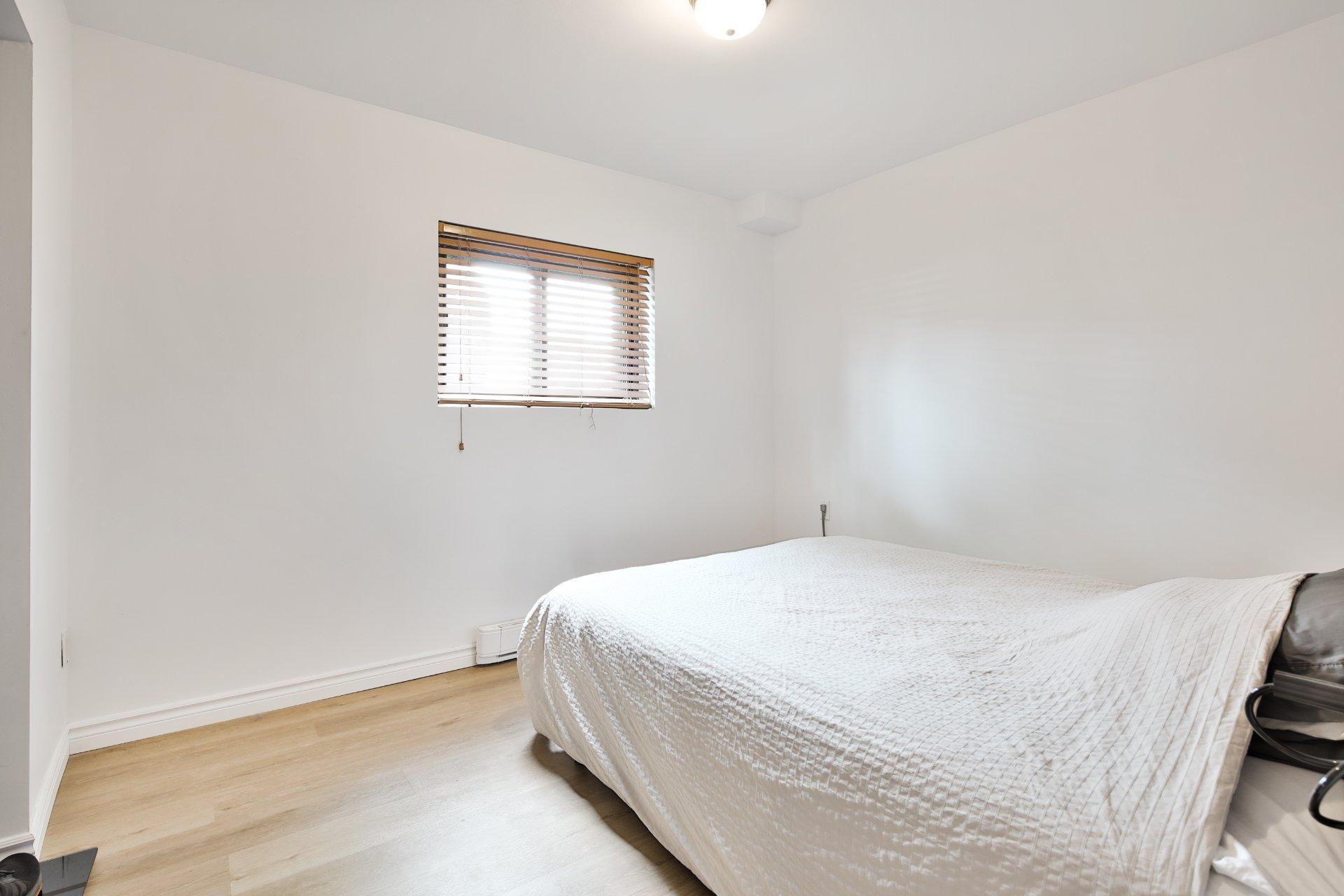 









3820


Ch. de la Côte-de-Liesse

,
Mont-Royal,




QC
H4N2P5

